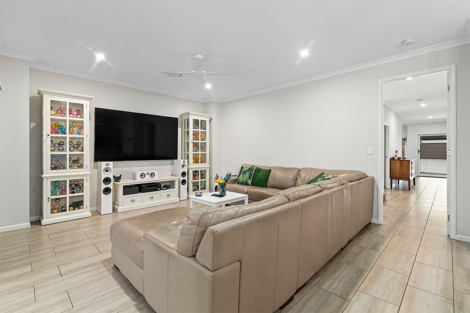 16 Woodward Crescent — photo 8 of 27