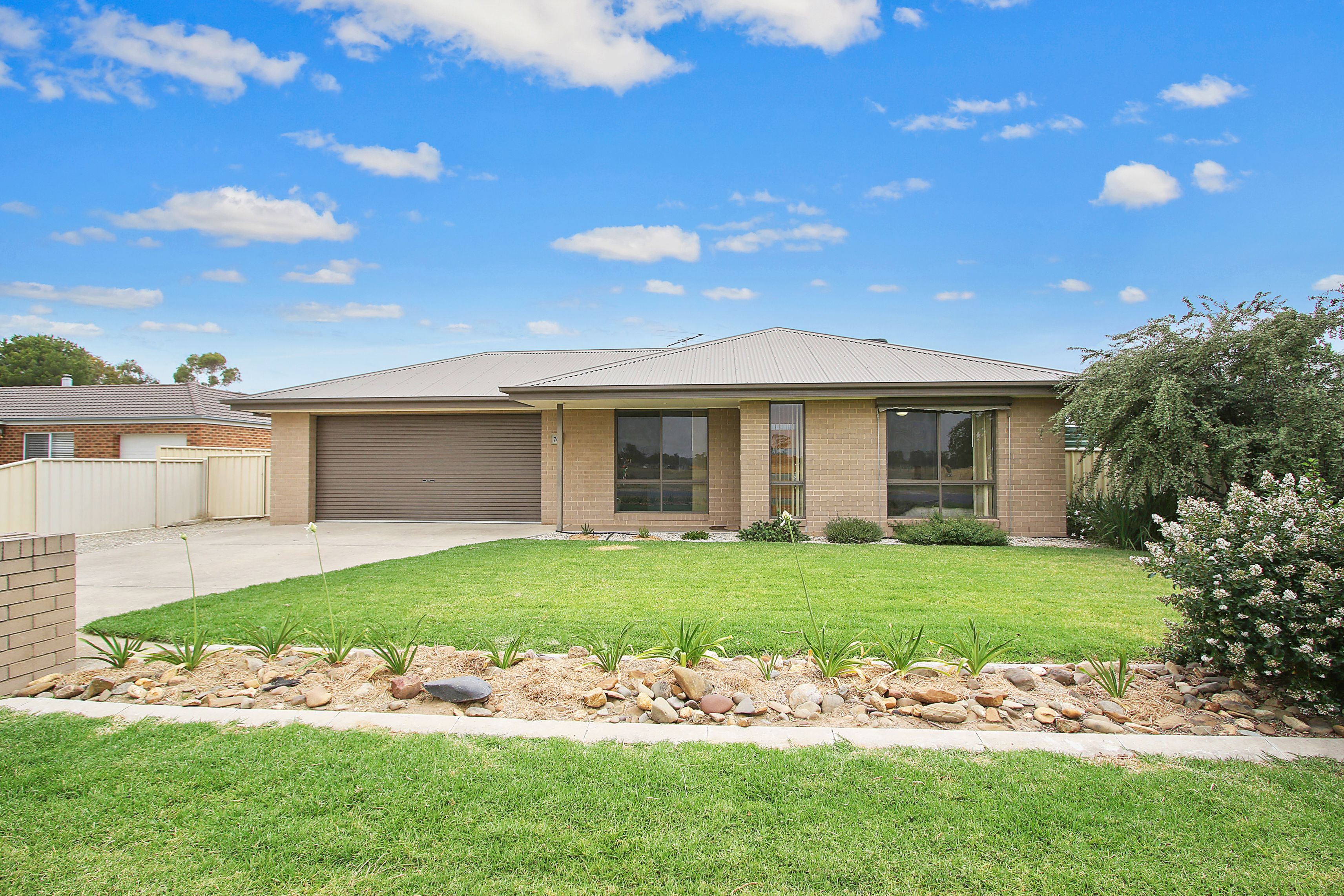 74 Jude Street, Howlong NSW 2643