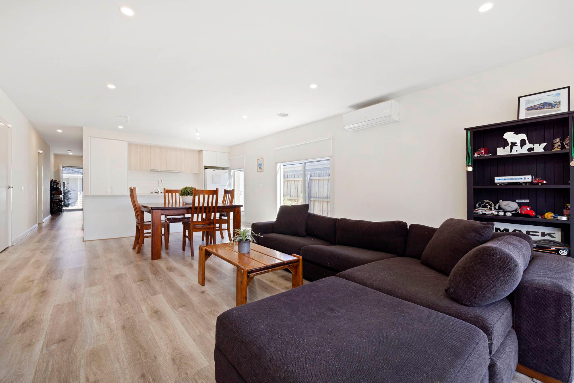 38 Oakwood Court — photo 5 of 14