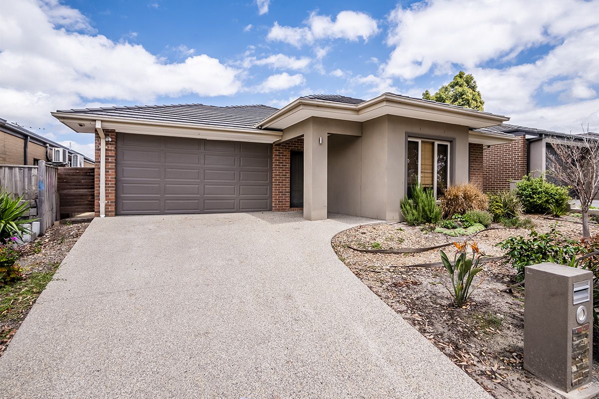 17 White Gum Way, Cranbourne North, VIC 3977