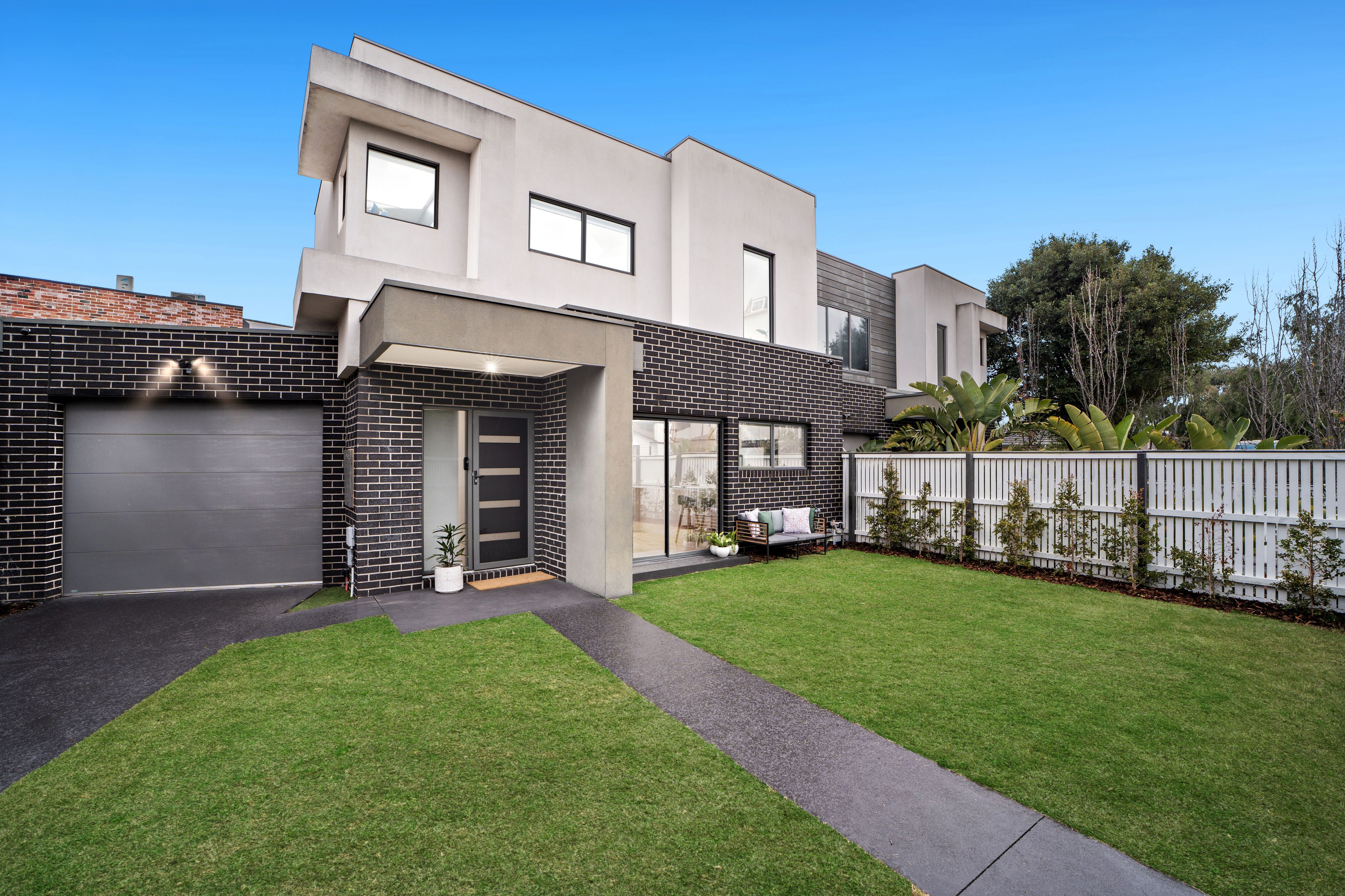 2/38 Cannes Avenue — photo from Ray White Chelsea