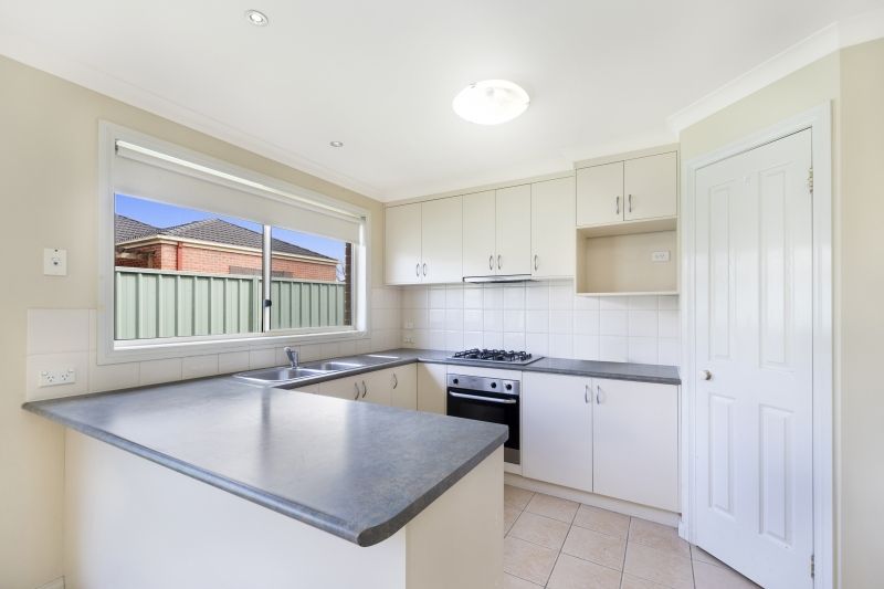 43 Lake Gardens Avenue, Lake Gardens, VIC 3355