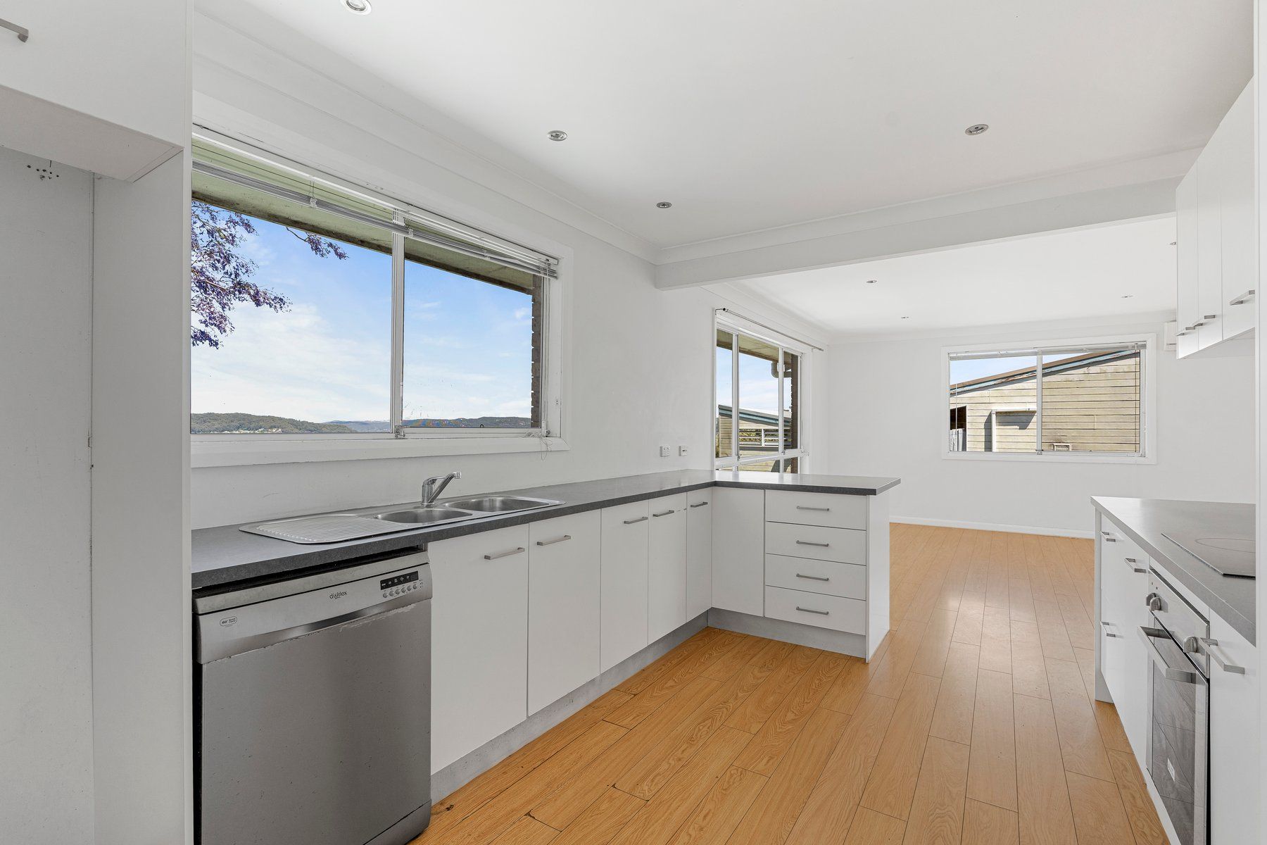 27 Shaw Street — photo 4 of 9
