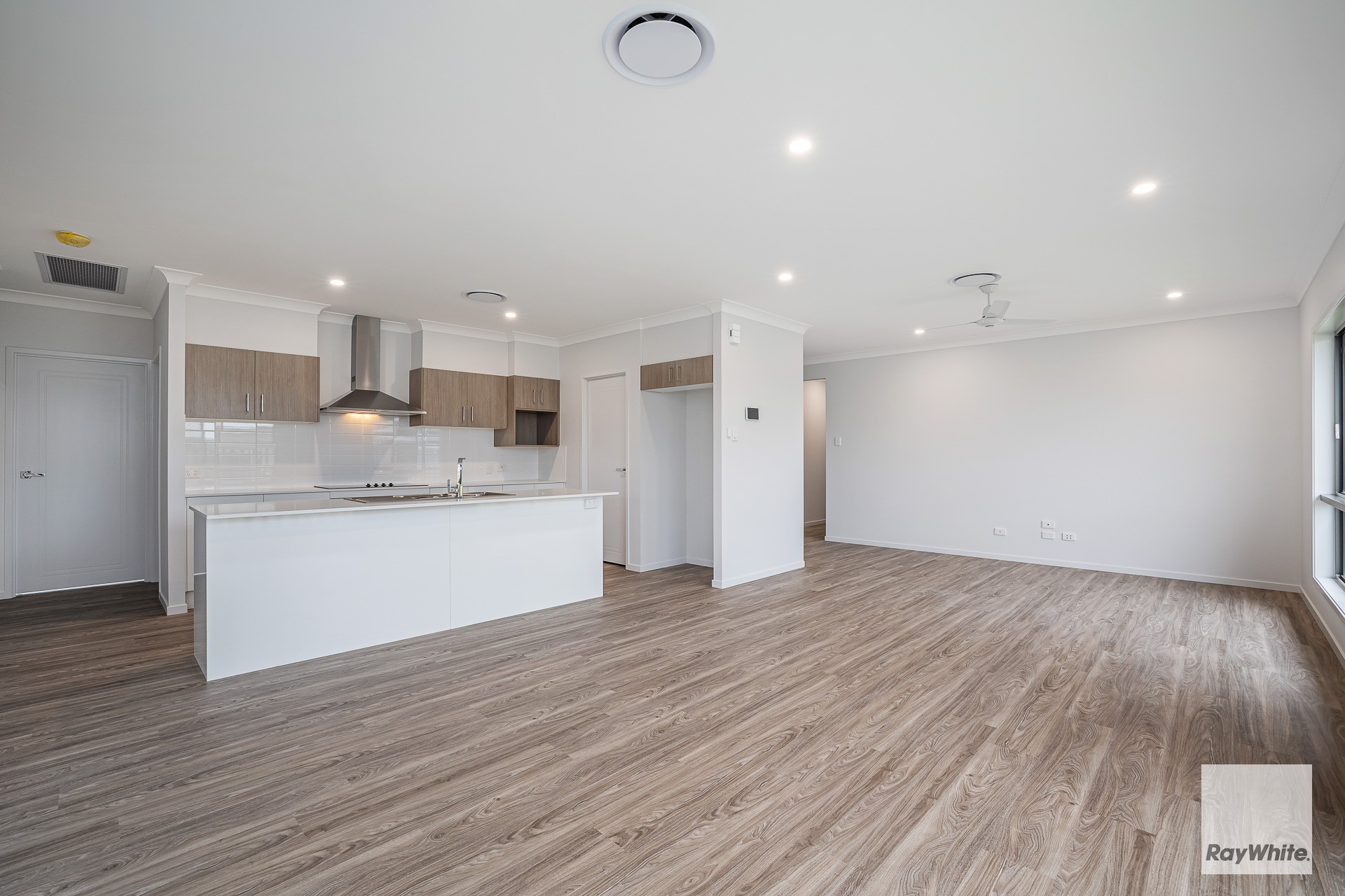 7 Point Avenue, Victoria Point, QLD 4165