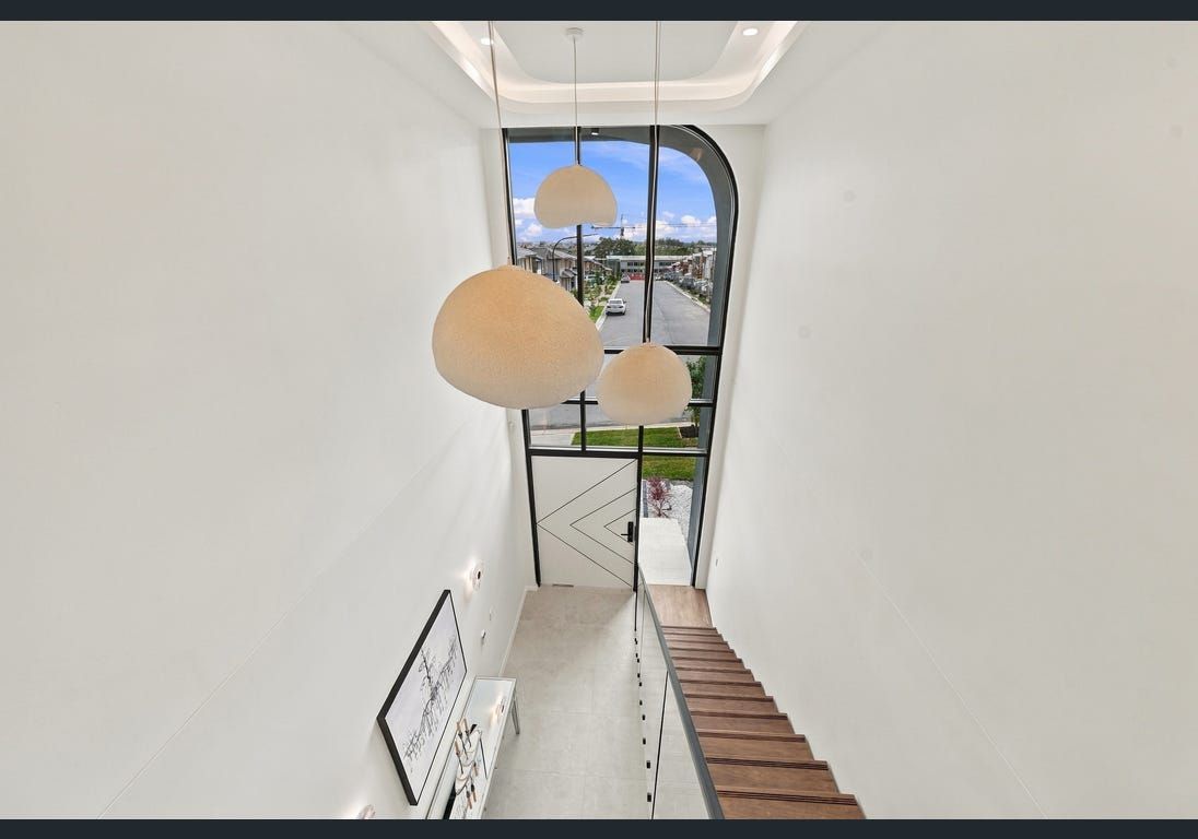 Ready to Move In Premium Double-Storey House Turn Key| Rouse Hill — photo 3 of 11