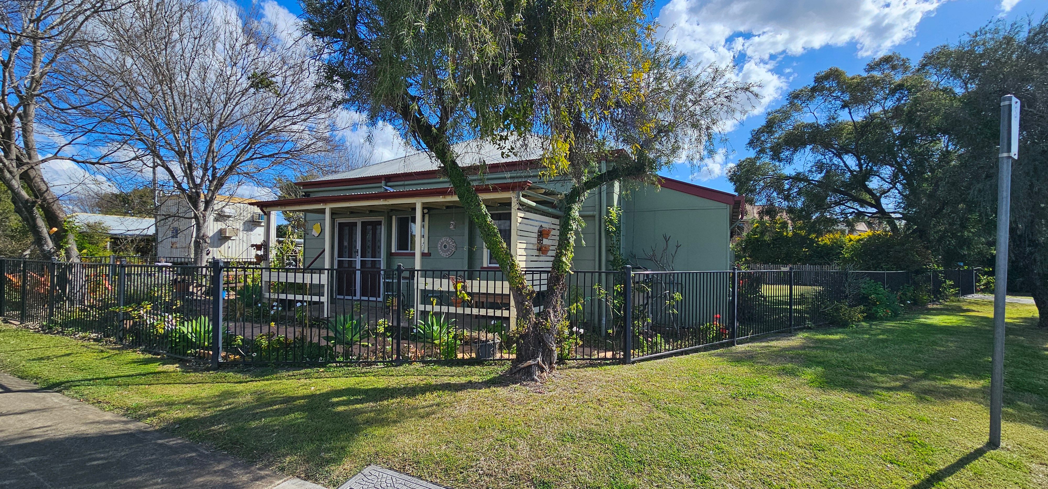 1 Robert Street, Forest Hill, QLD 4342