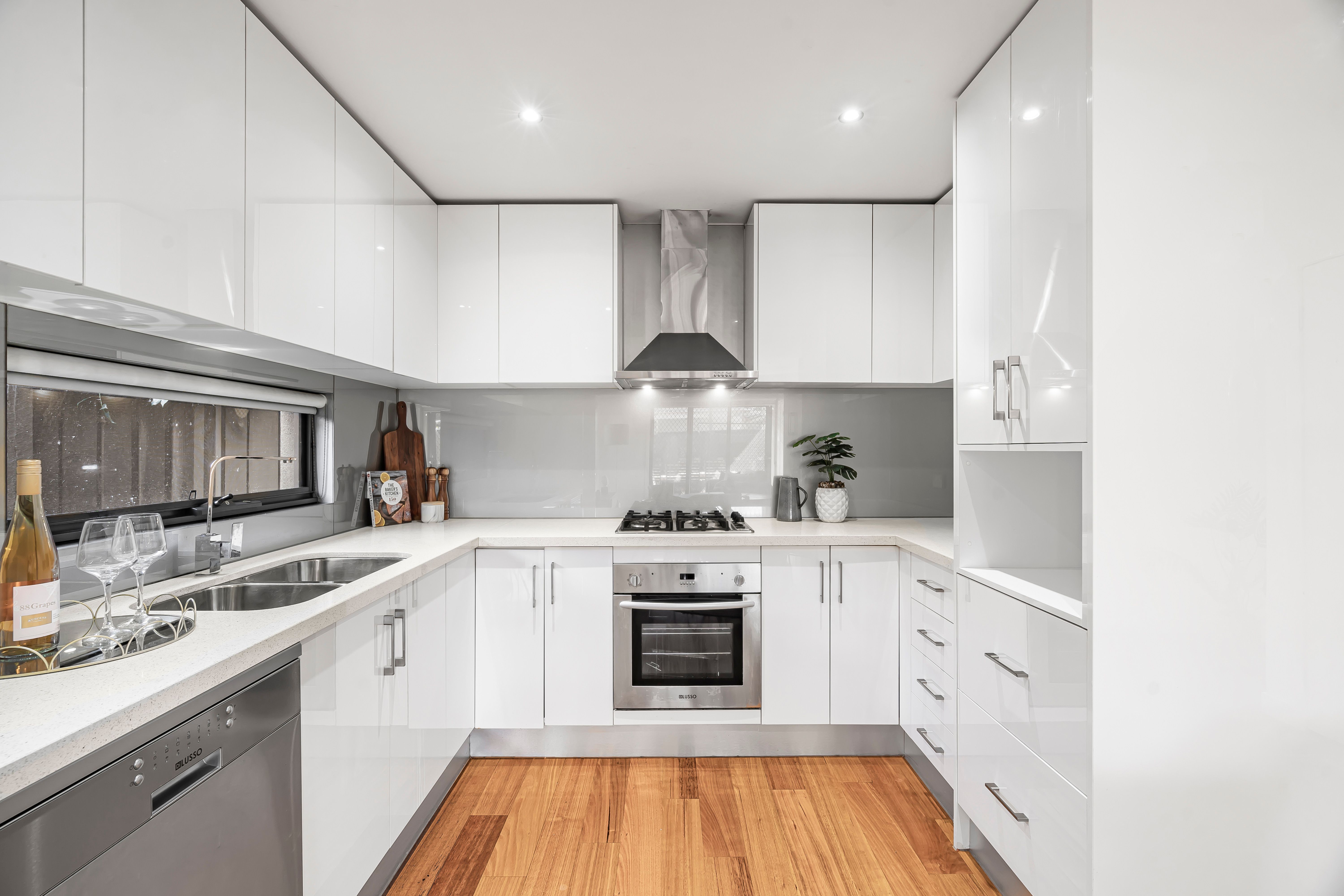 2/90 Arundel Avenue — photo 5 of 11