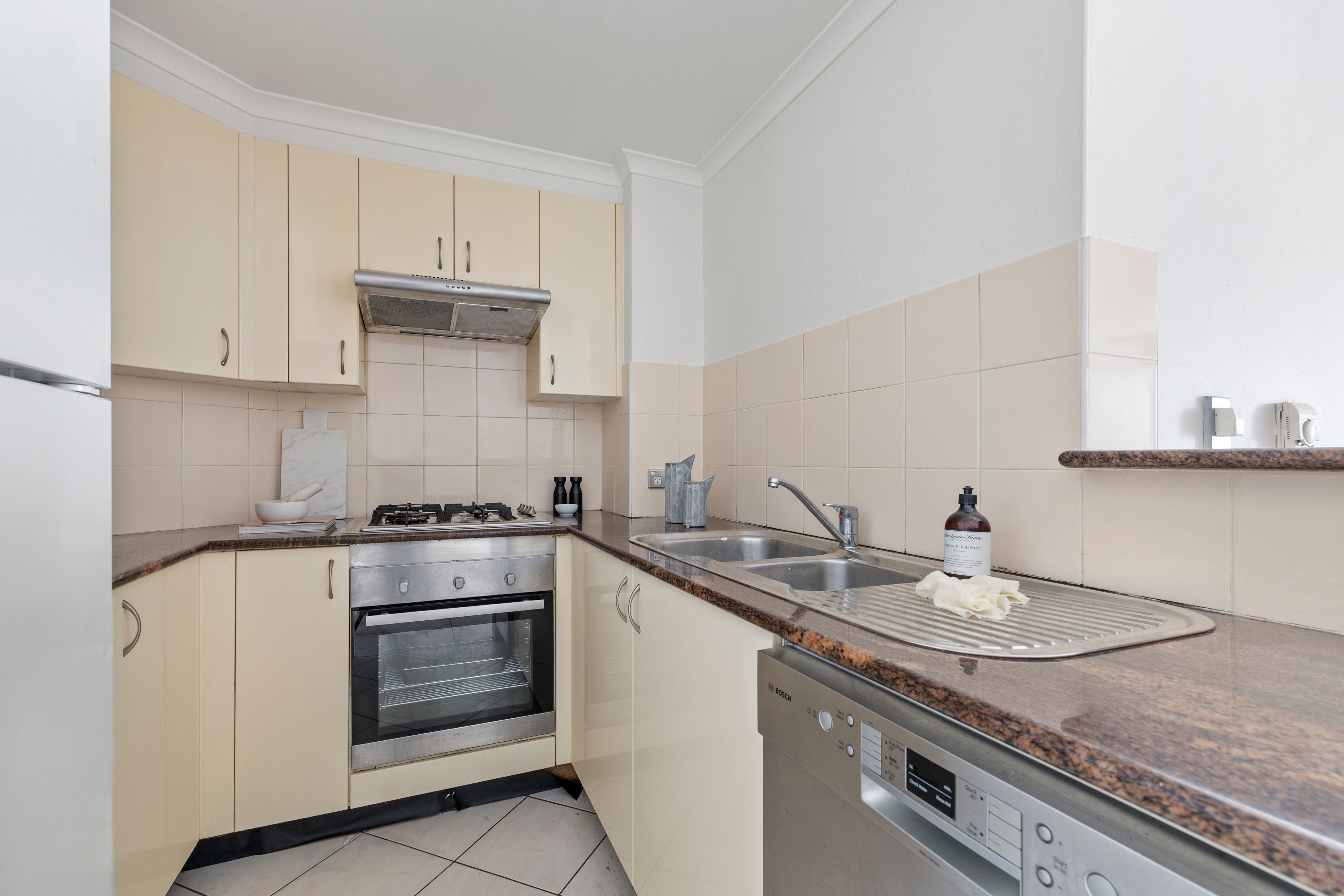27/1-7 Pelican Street — photo 6 of 8