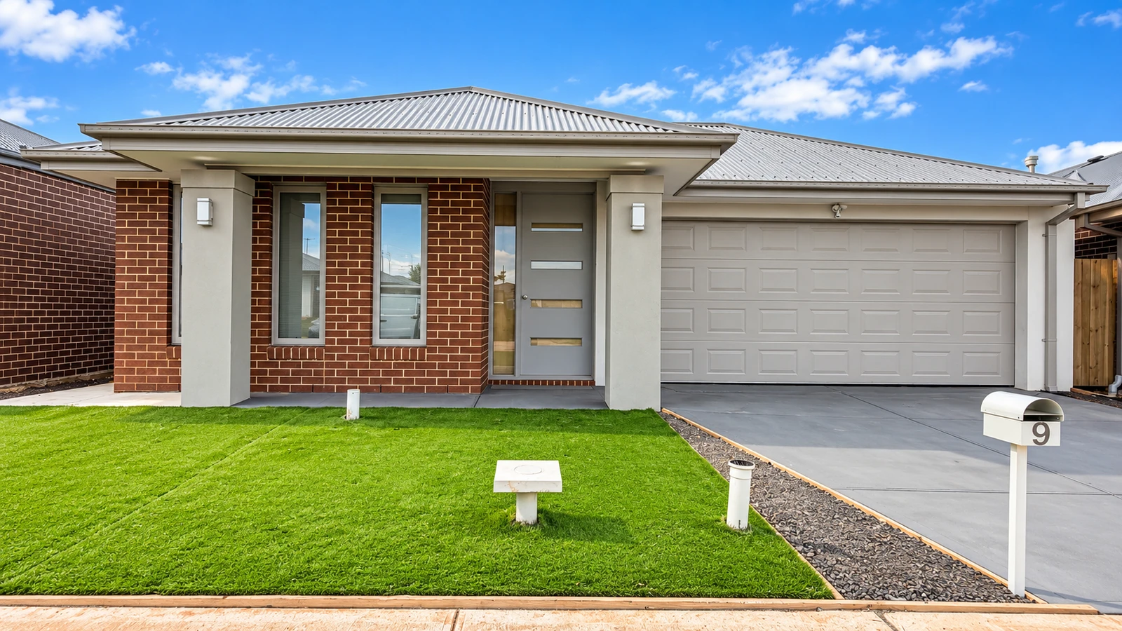 9 Basque Drive, THORNHILL PARK, VIC 3335