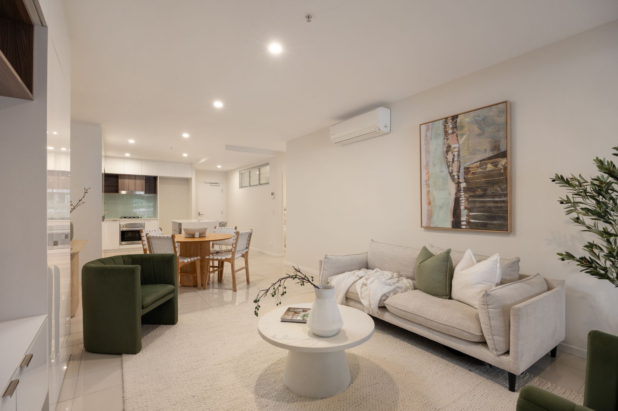 1201/17 Longland Street — photo 4 of 16