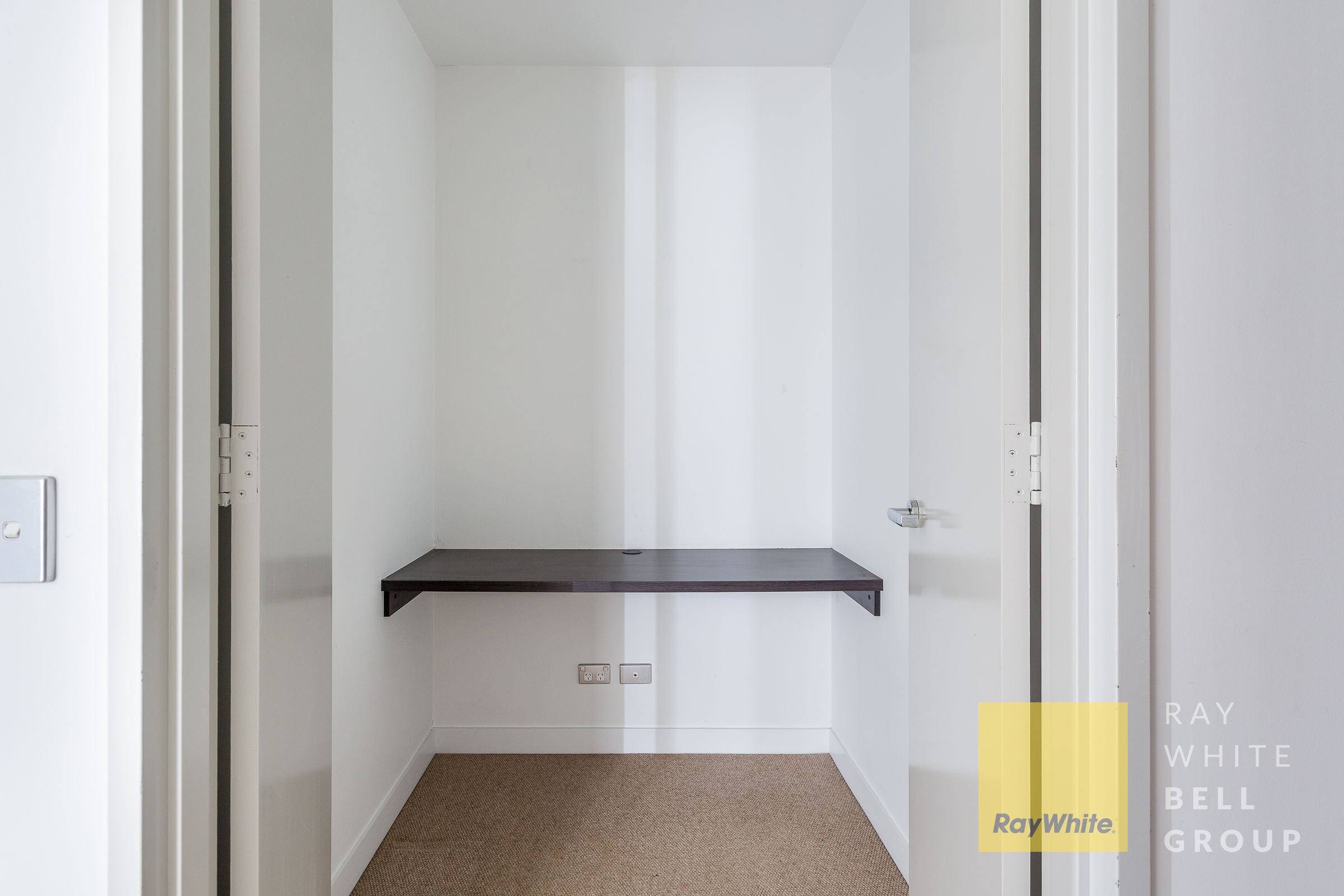 1011/2 Como Crescent — photo 17 of 23