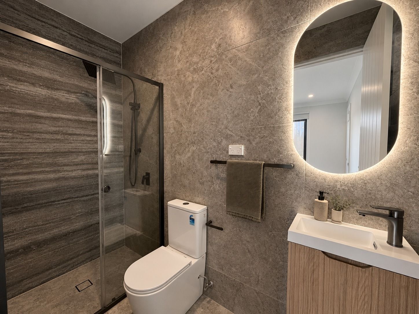 11 Kiora Street — photo 16 of 18