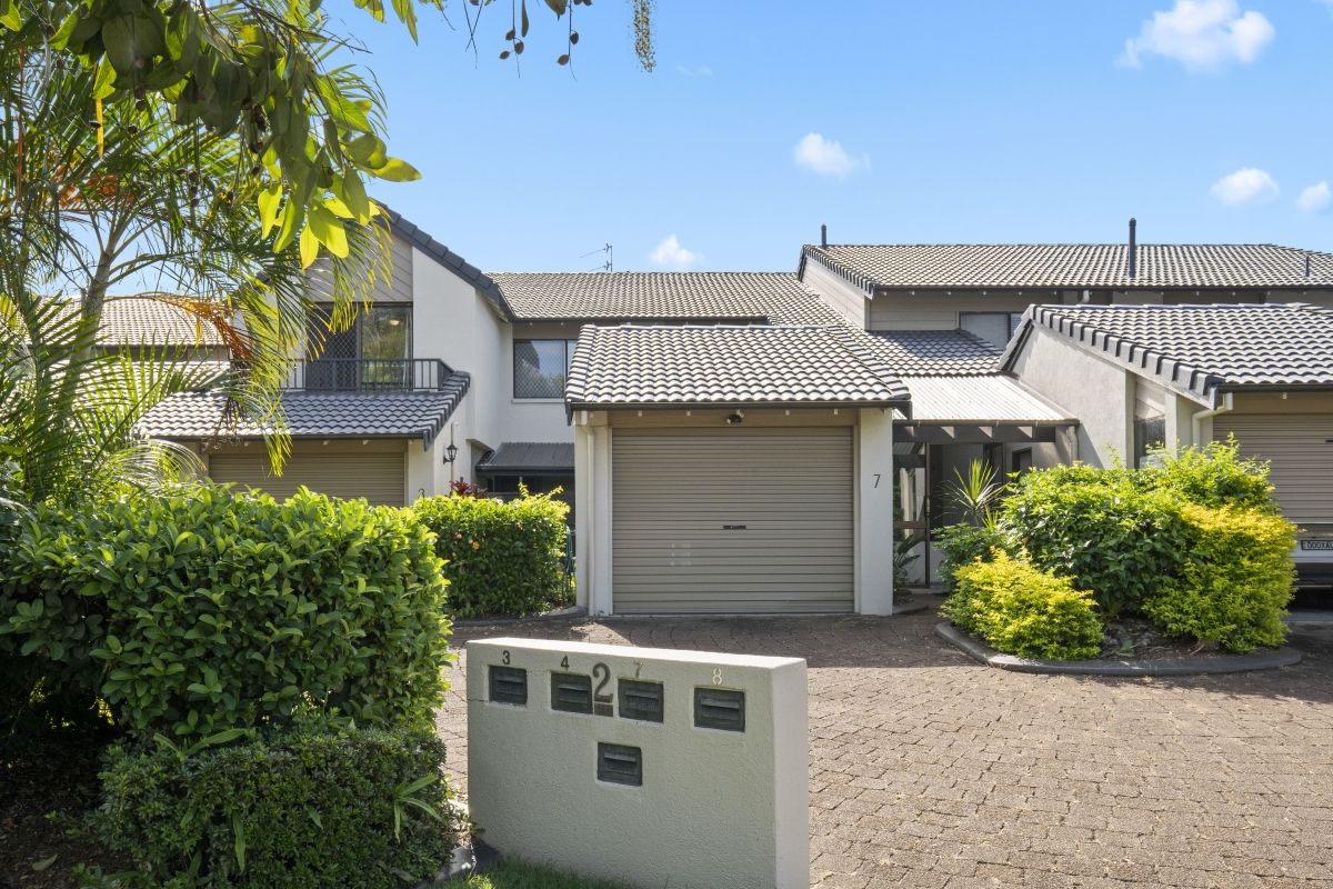 2 Dunlop Court, Mermaid Waters QLD 4218