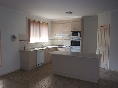 605 The Lakes Boulevard, South Morang, VIC 3752