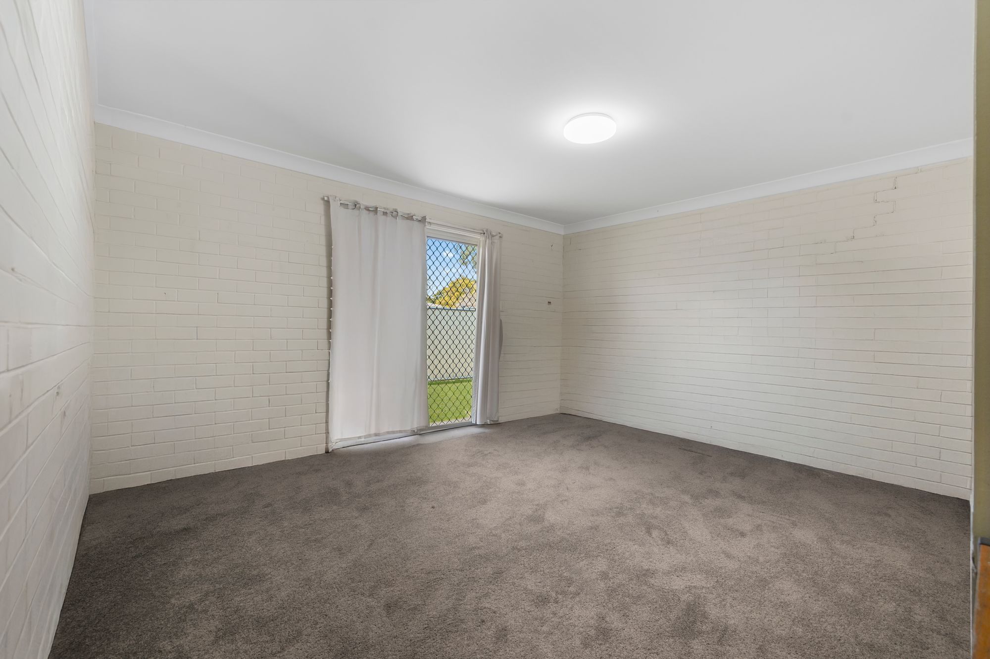 3/187 Jacaranda Avenue — photo 3 of 13