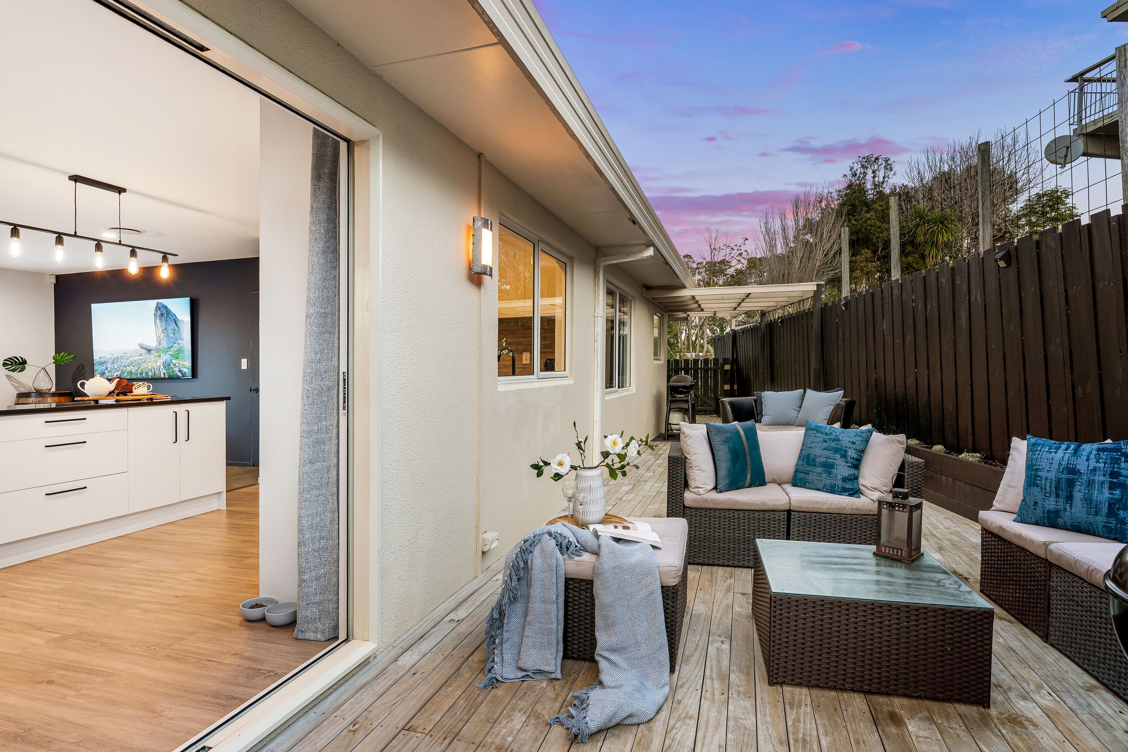 22 Whangaparaoa Road, Red Beach, Rodney