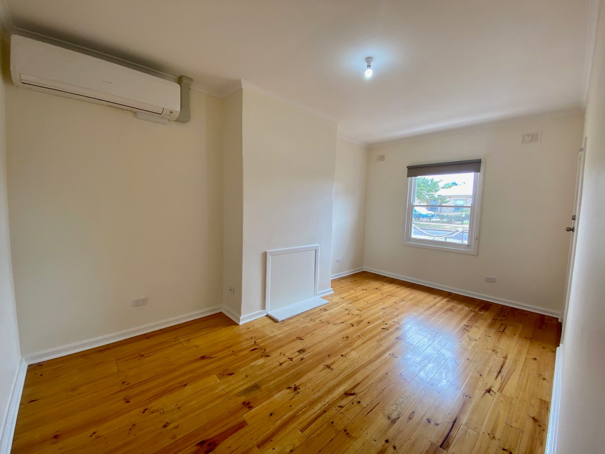13 Cowled Street — photo 4 of 16