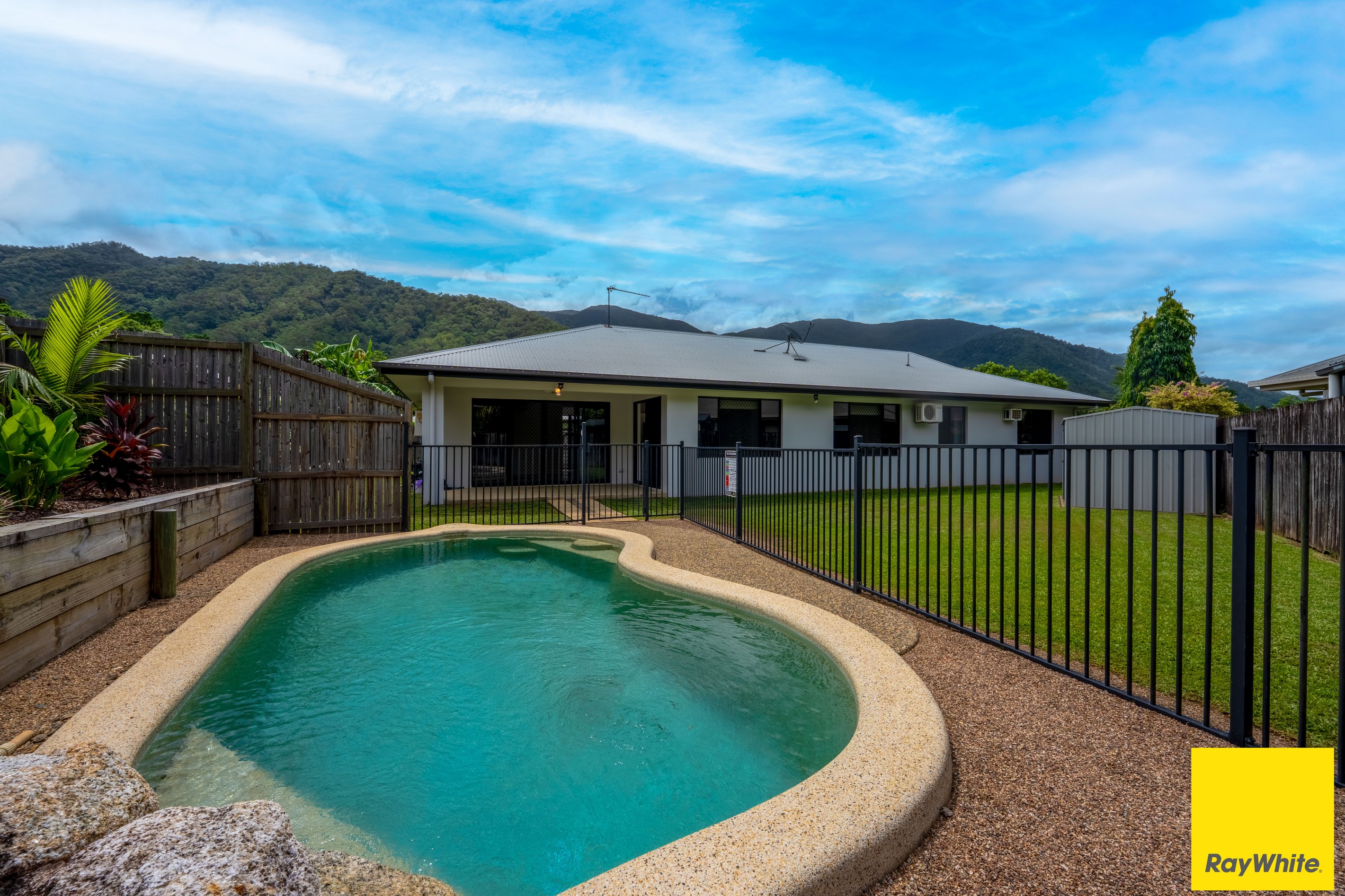 8 Nairen Close, Redlynch, QLD 4870