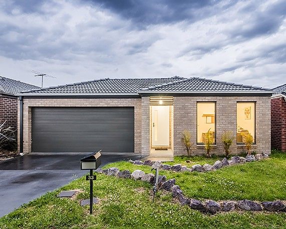 33 Banfield Place, Lyndhurst VIC 3975