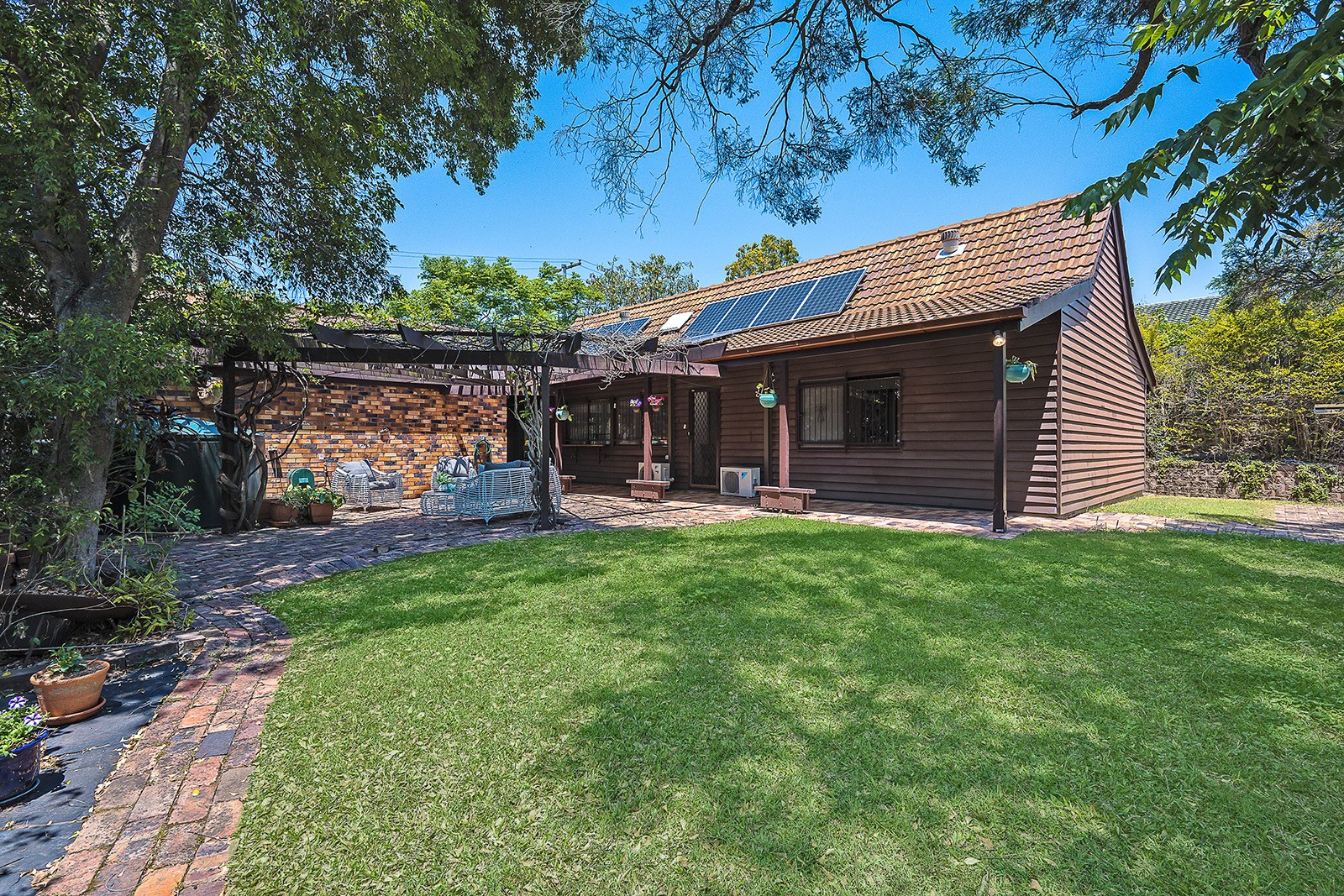 3 Roxburgh Street, Kenmore, QLD 4069