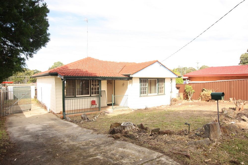 32 Harvey Street, Macquarie Fields, NSW 2564