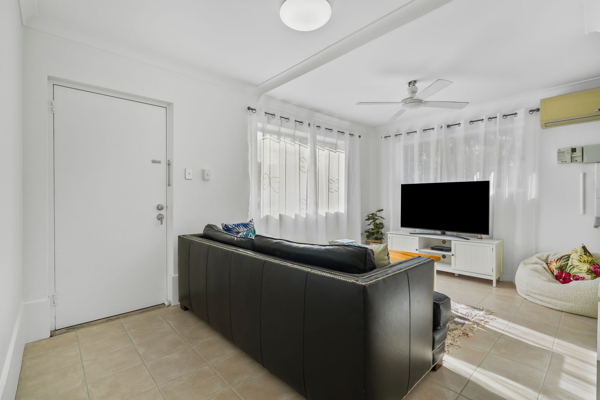1/53 Nudgee Road — photo 3 of 18