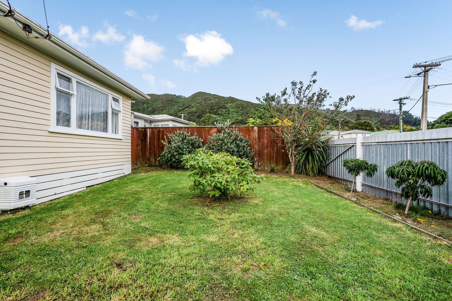64 Russell Road photo 1