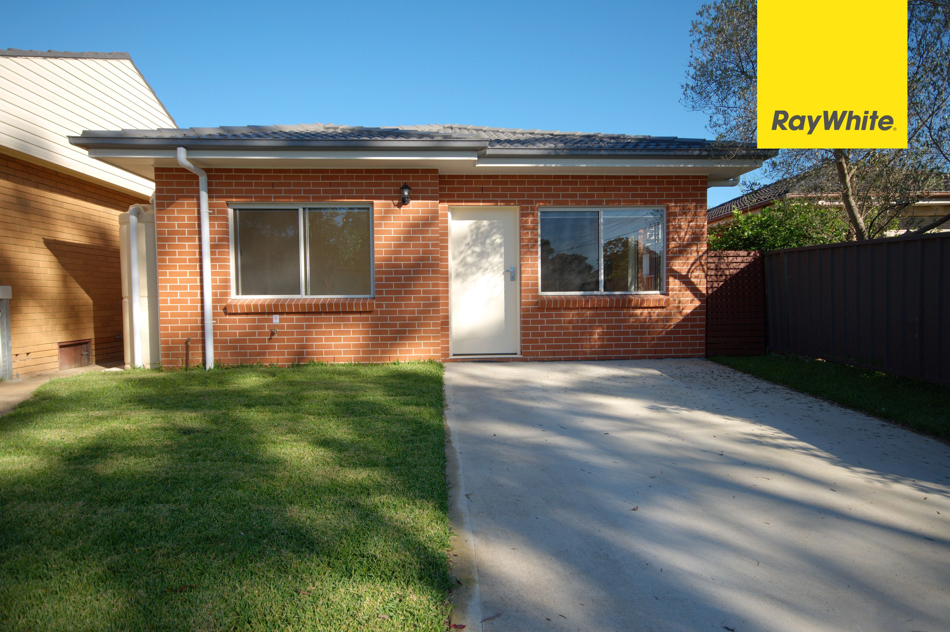 1a Ophir Grove — photo 2 of 6