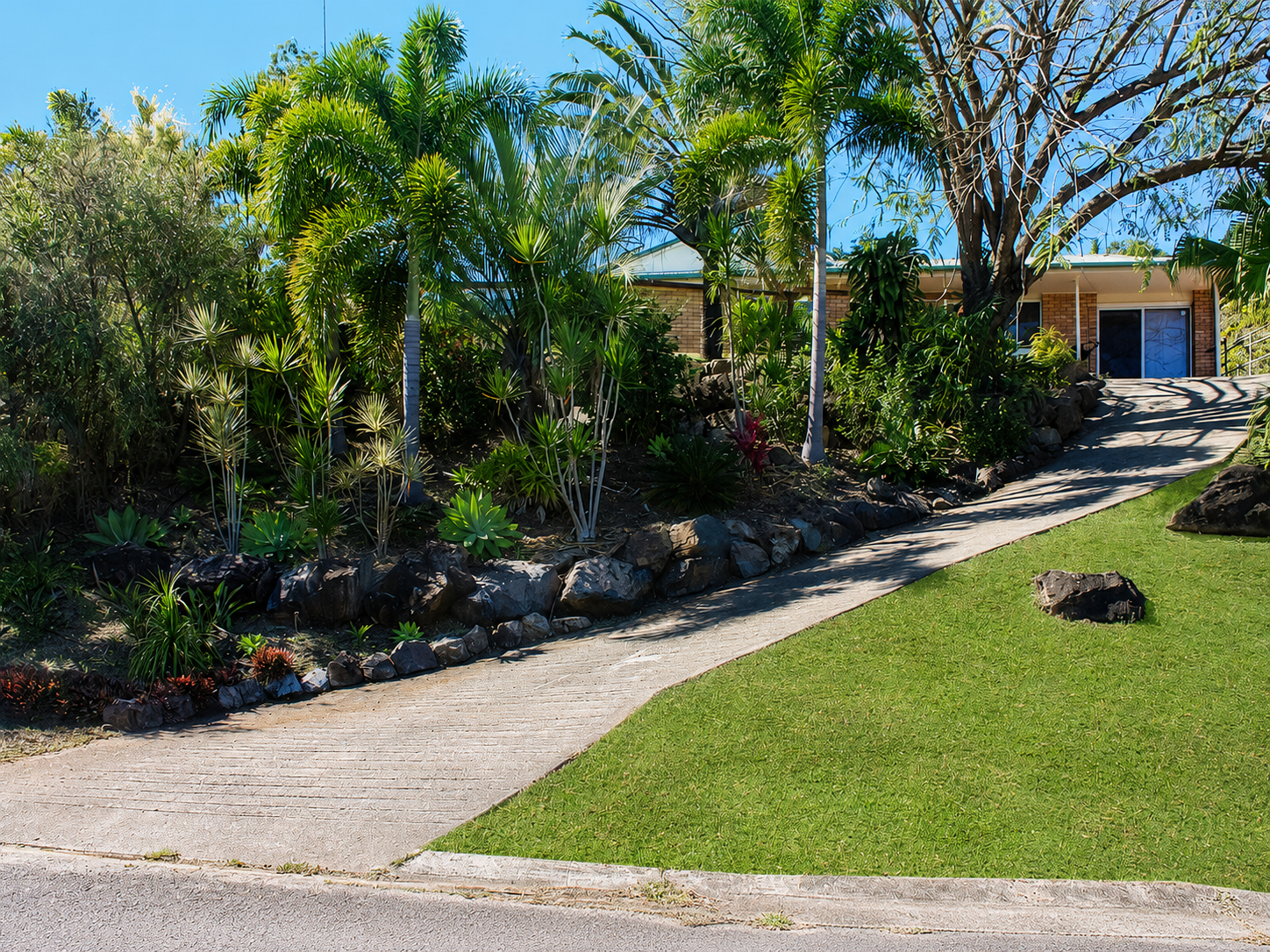 33 South Molle Boulevard, Cannonvale, QLD 4802