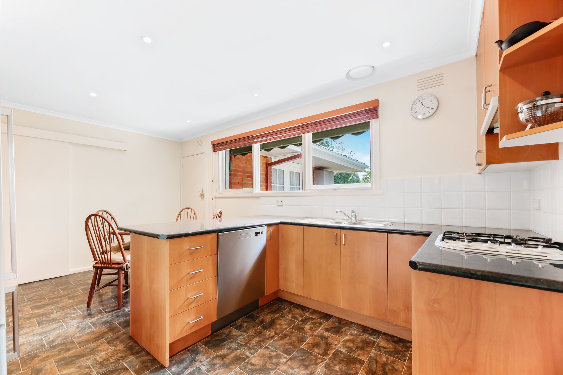 16 Laura Grove, Mount Waverley, VIC 3149