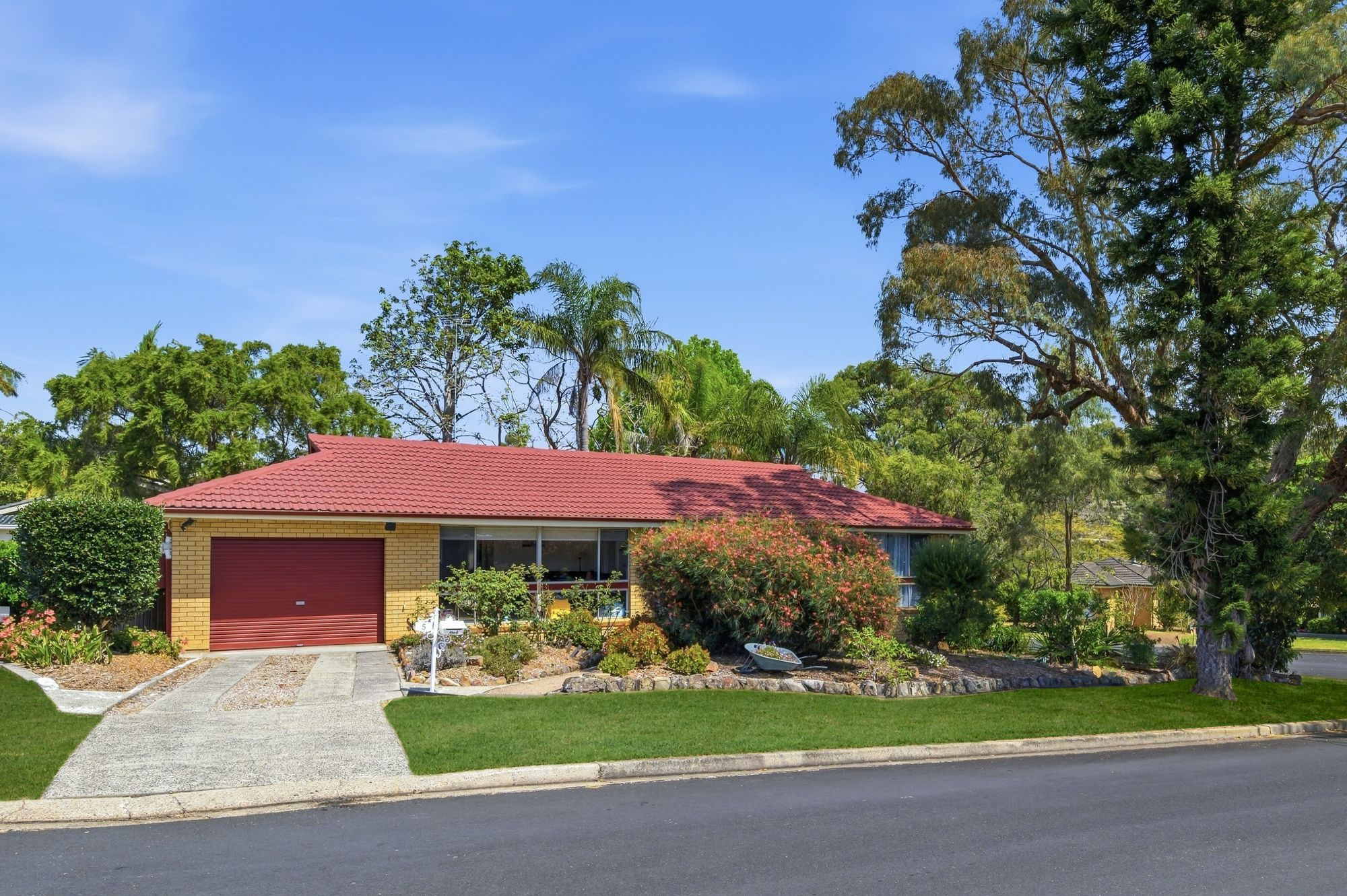5 Bennelong Street — photo from Ray White Macarthur Group