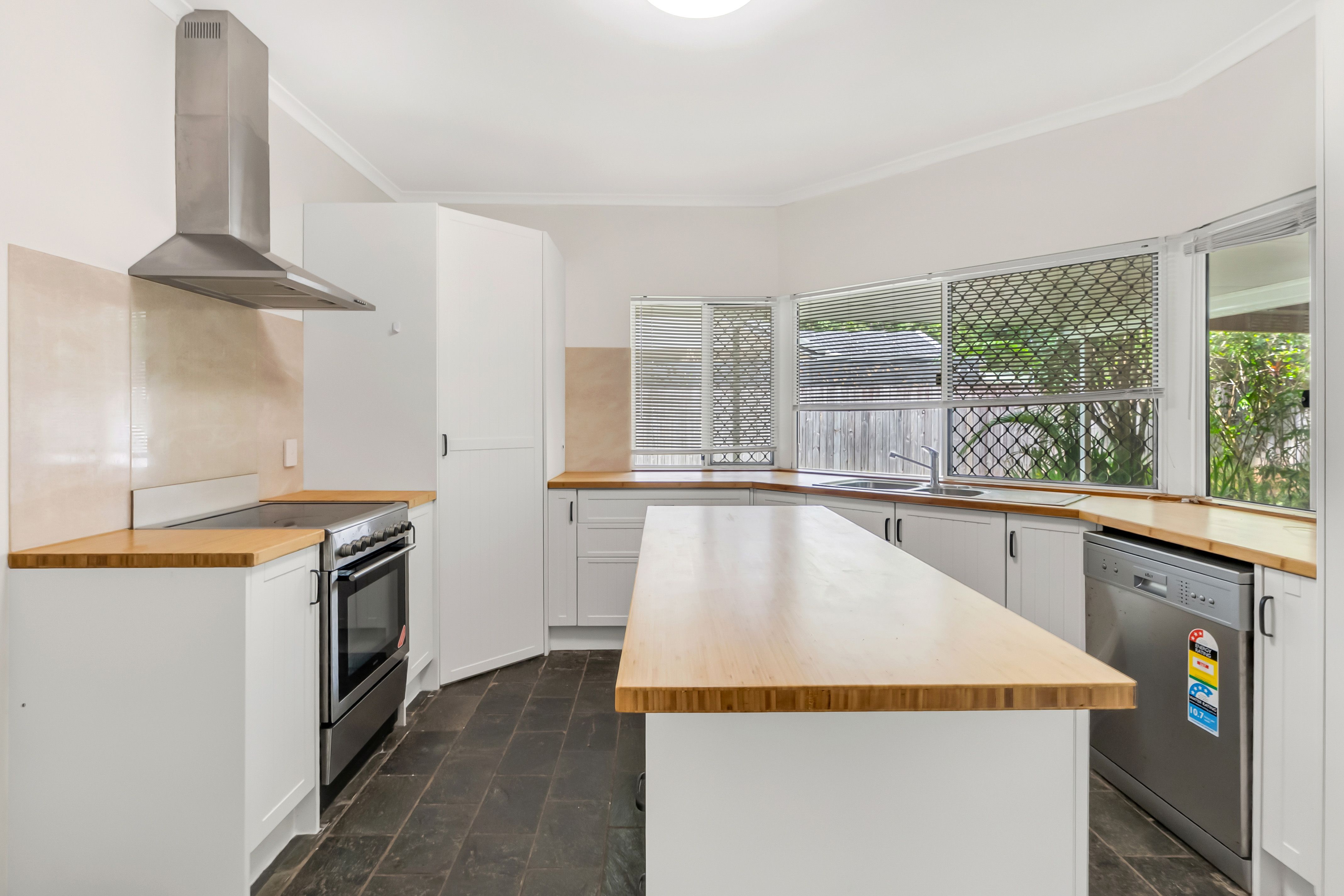 13 Compton Court — photo 6 of 18