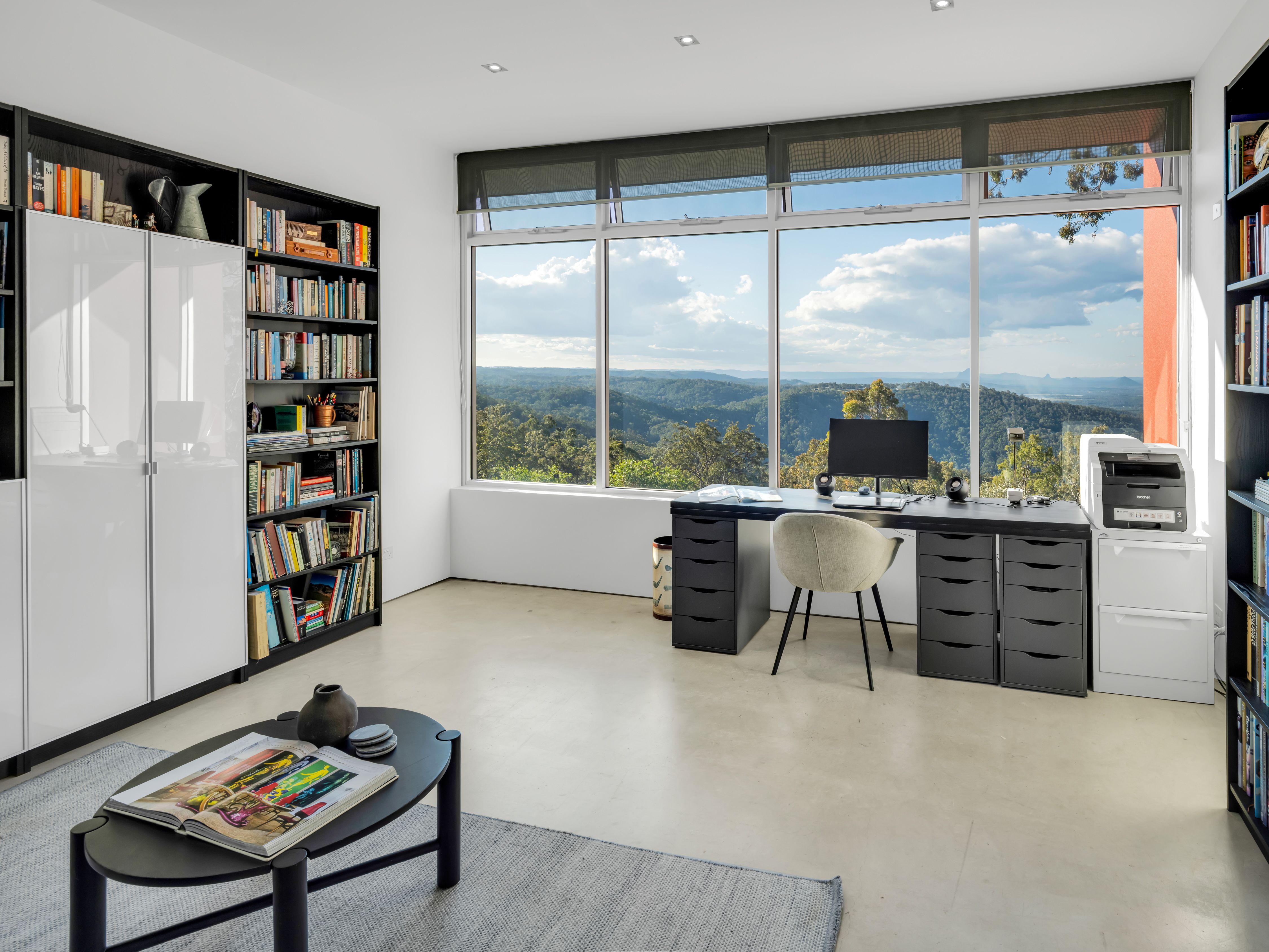 Architectural Masterpiece with Panoramic Glasshouse Mountain Views — photo 25 of 28