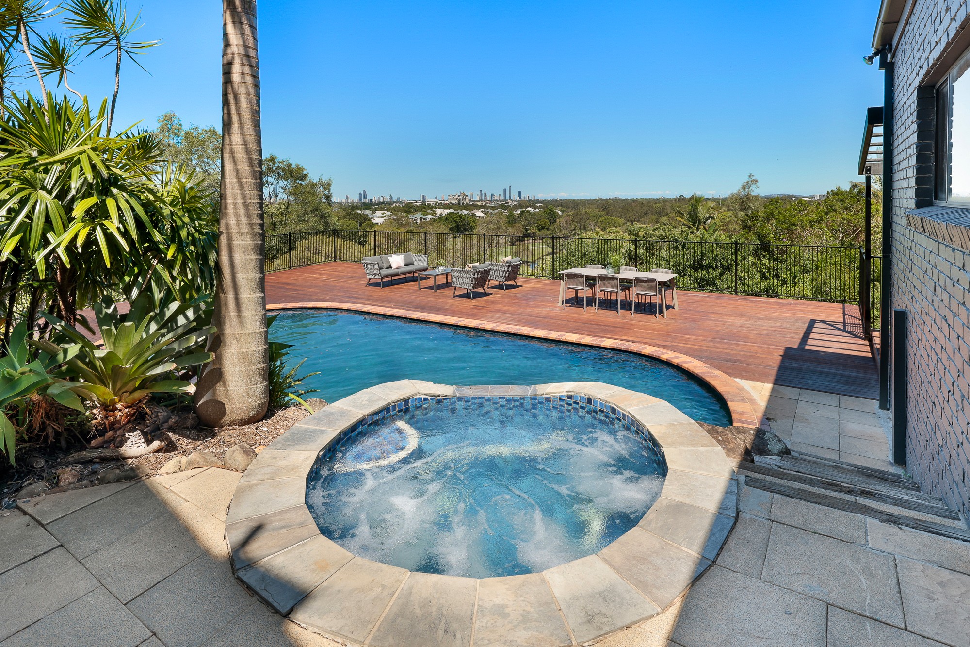 22 Summit Crescent, Carrara, QLD 4211