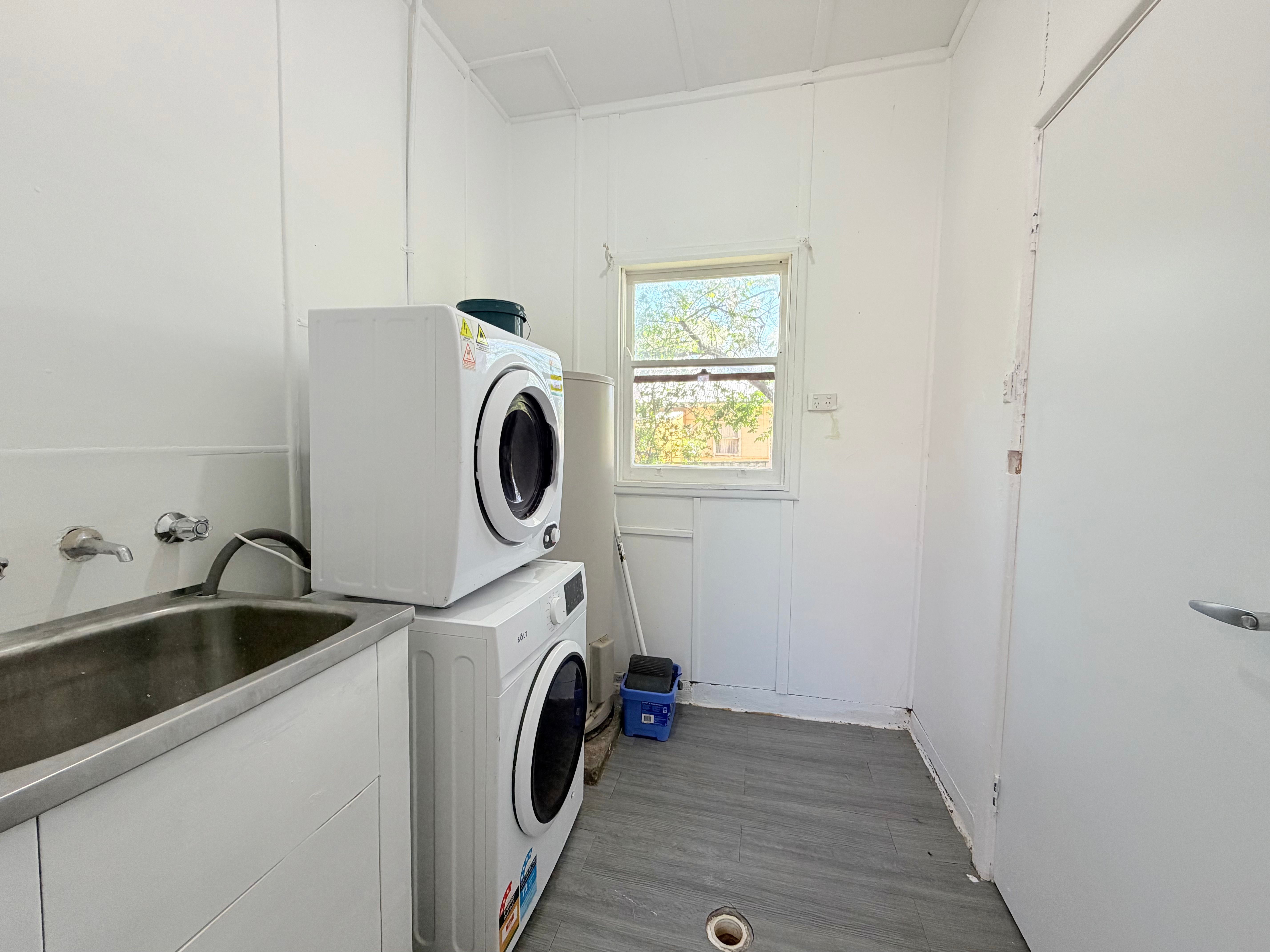 11 Caswell Street — photo 9 of 10