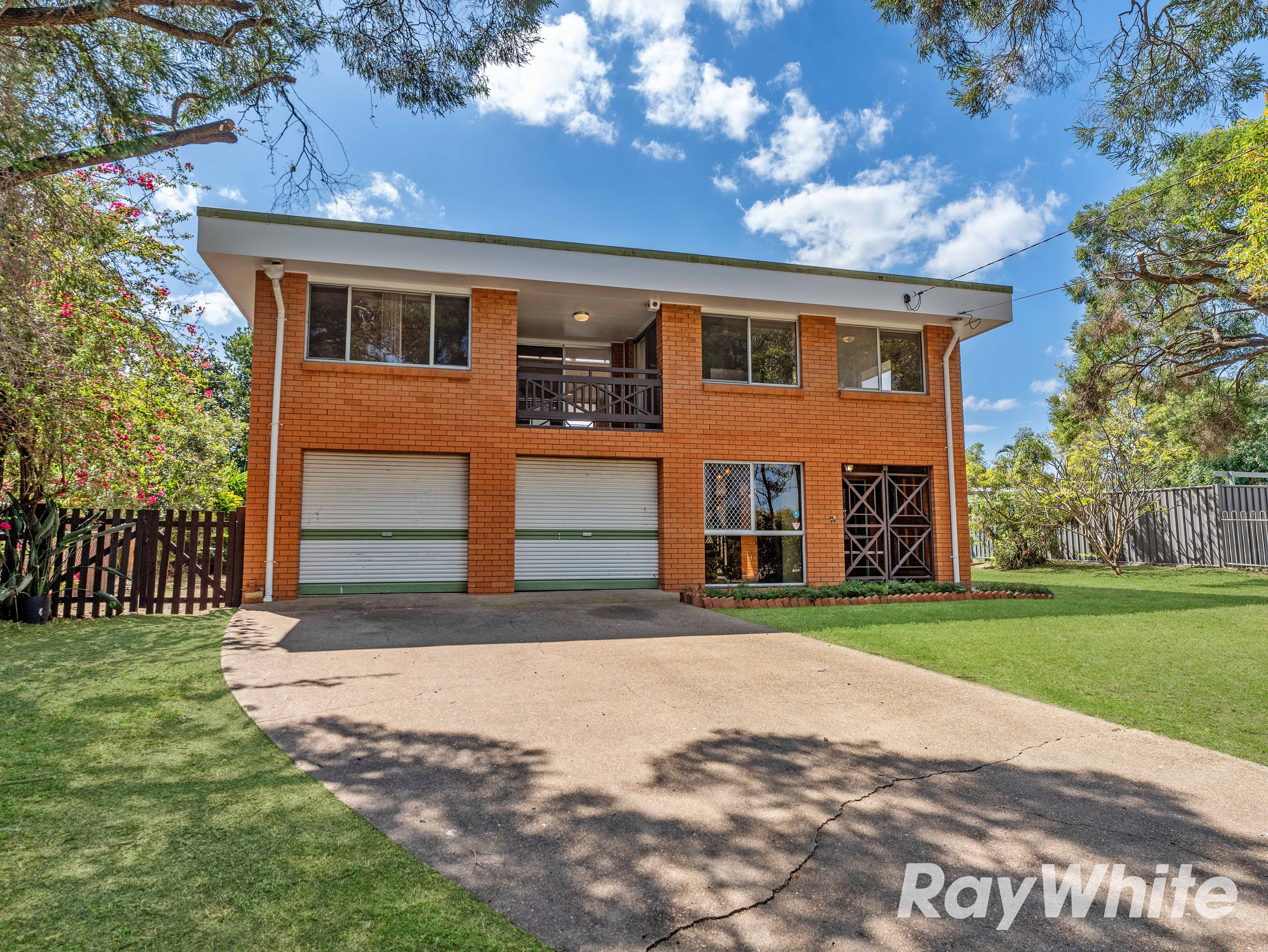 2 Dell Street, Eastern Heights, QLD 4305