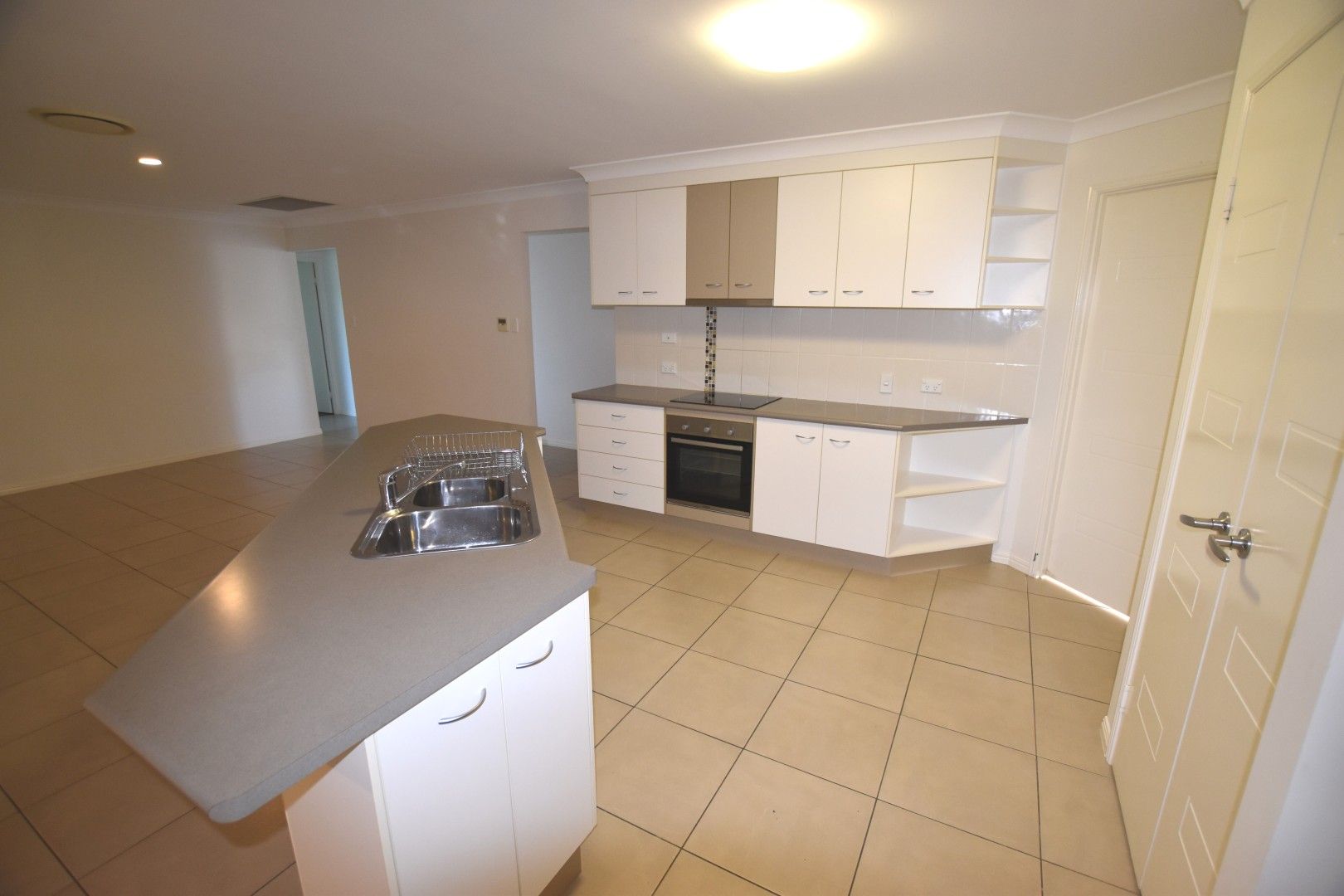 16 Oakdale Place, Kirkwood, QLD 4680