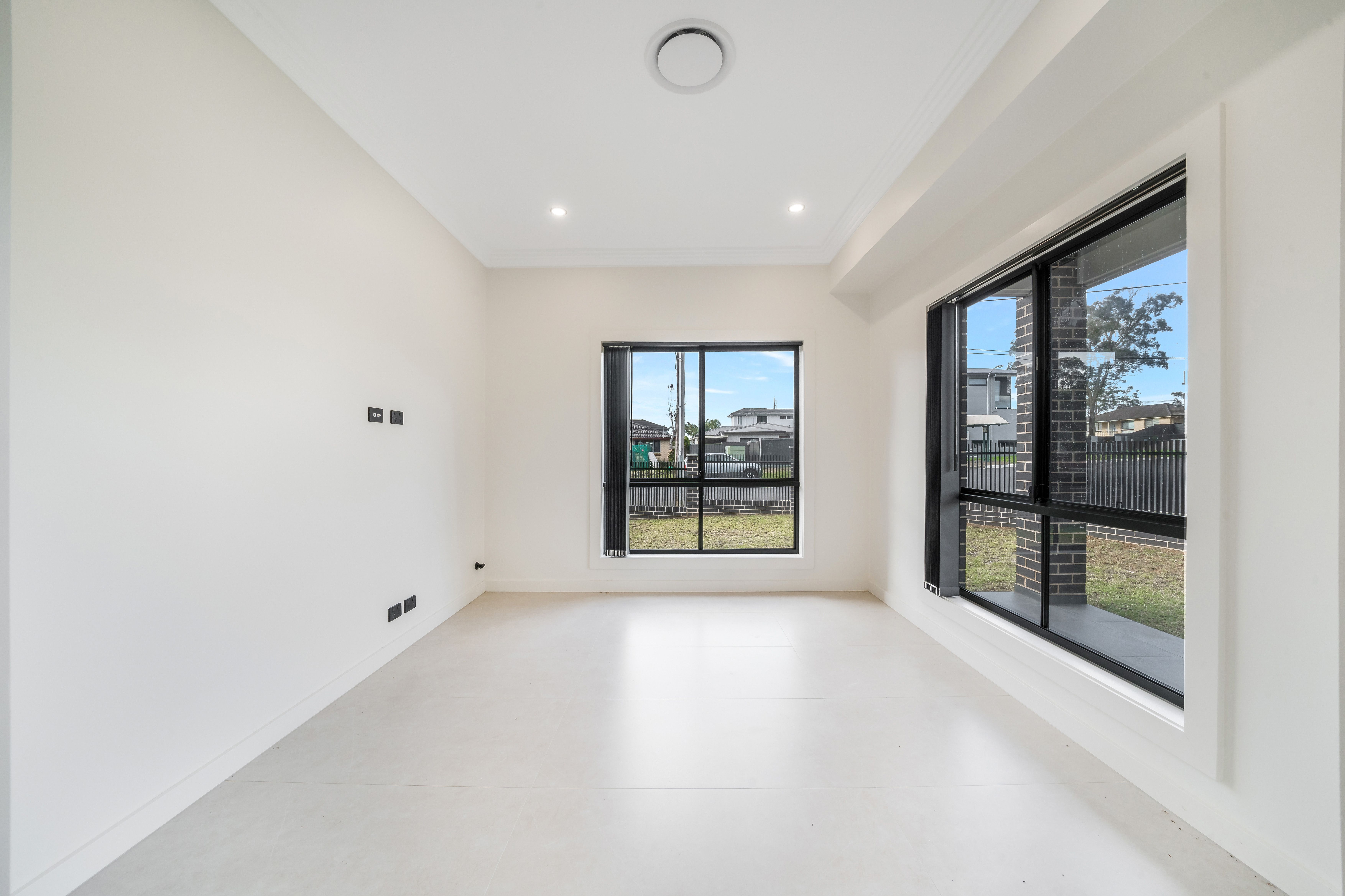 1 Tantani Avenue, Green Valley, NSW 2168