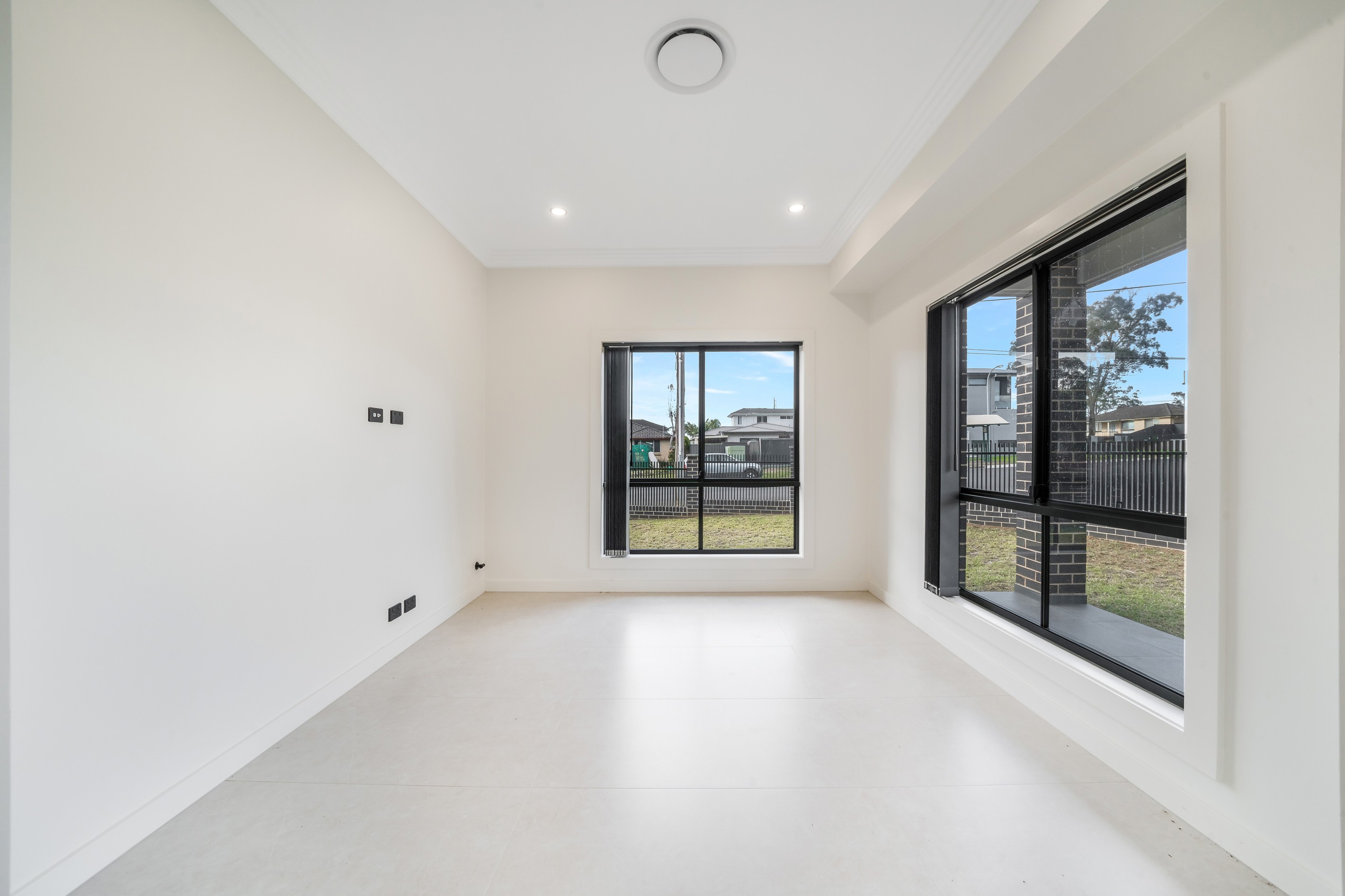 1 Tantani Avenue, Green Valley, NSW 2168
