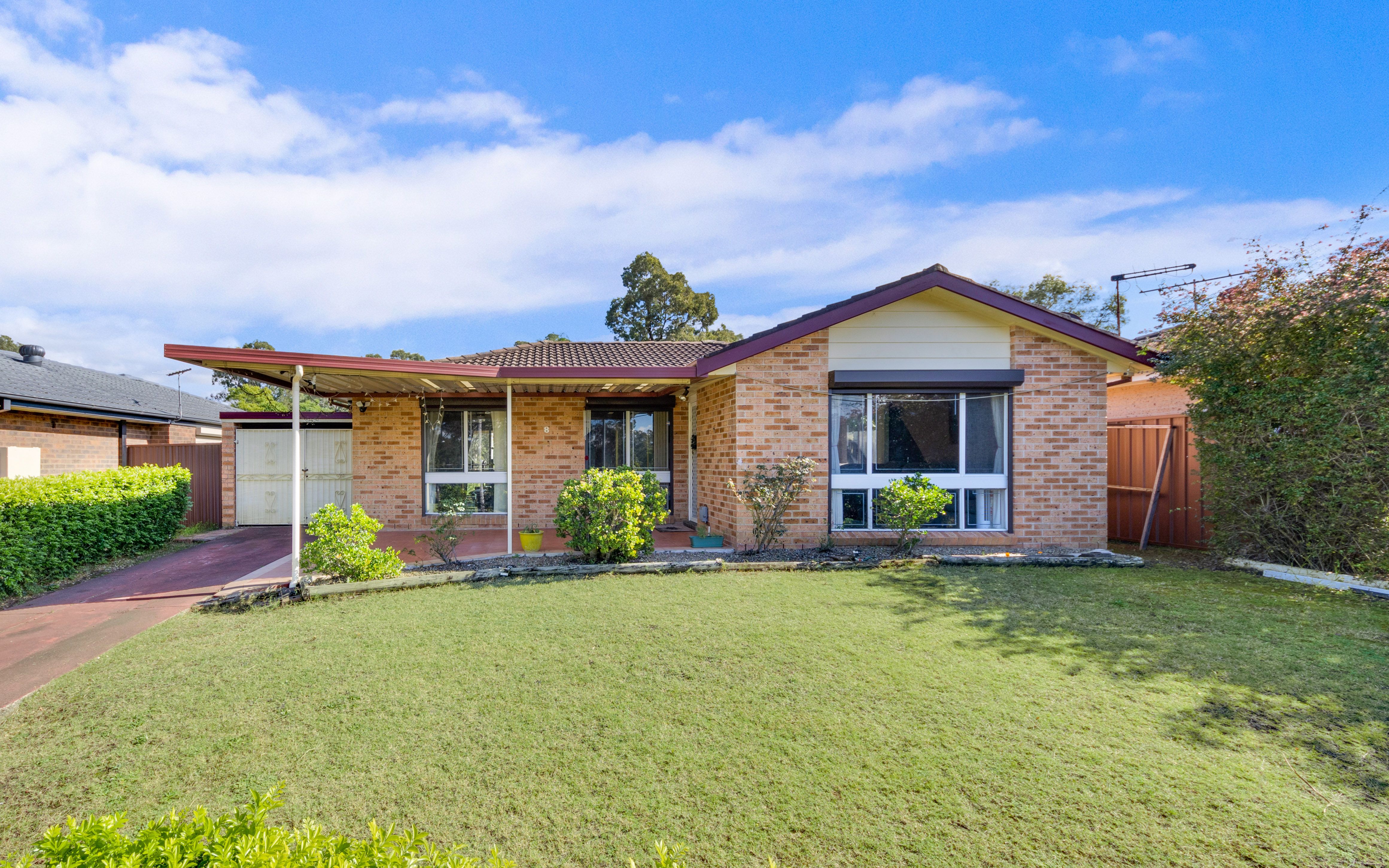 8 Gentian Avenue, Macquarie Fields NSW 2564
