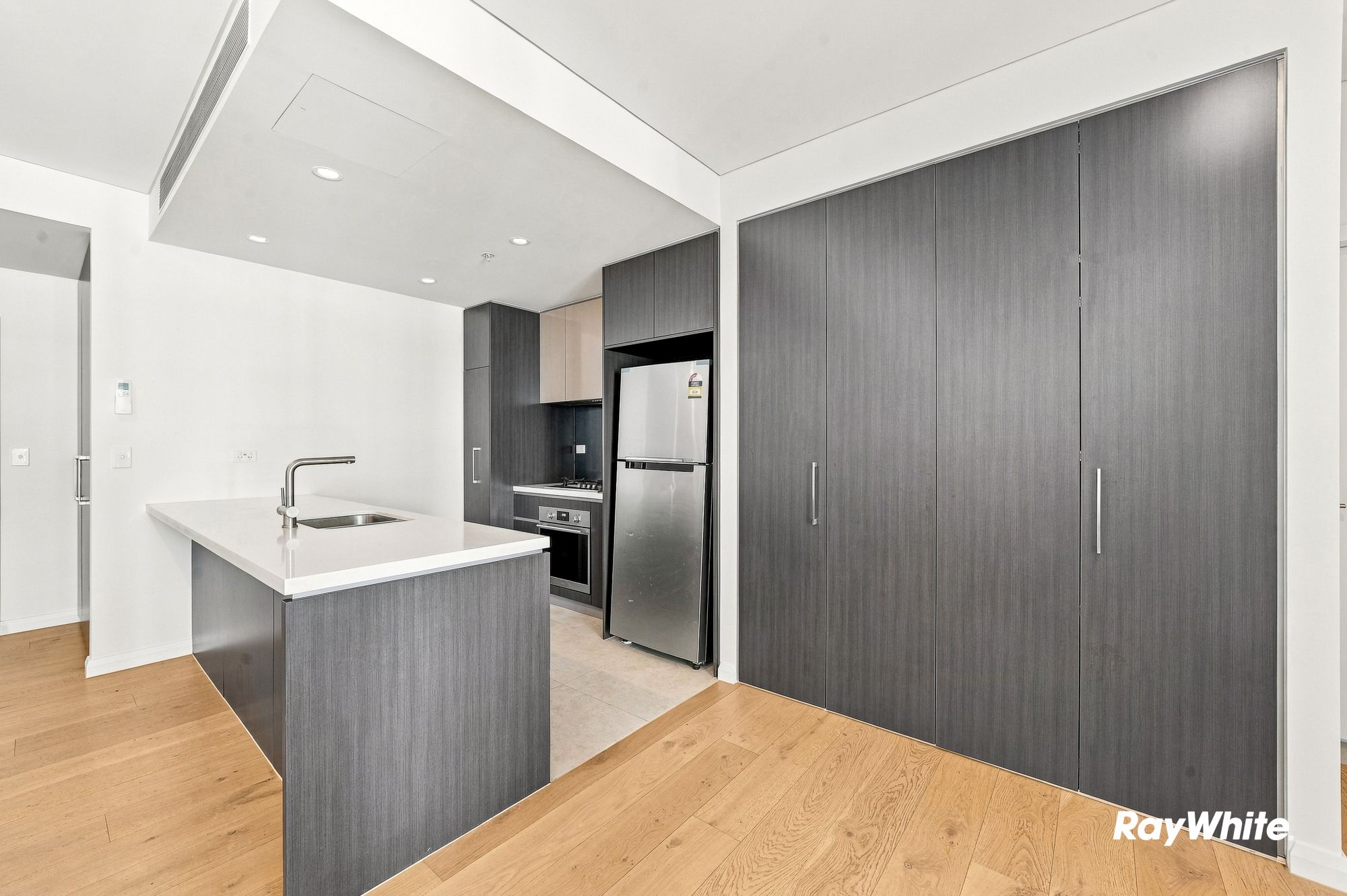 424/32 Civic Way — photo 4 of 18