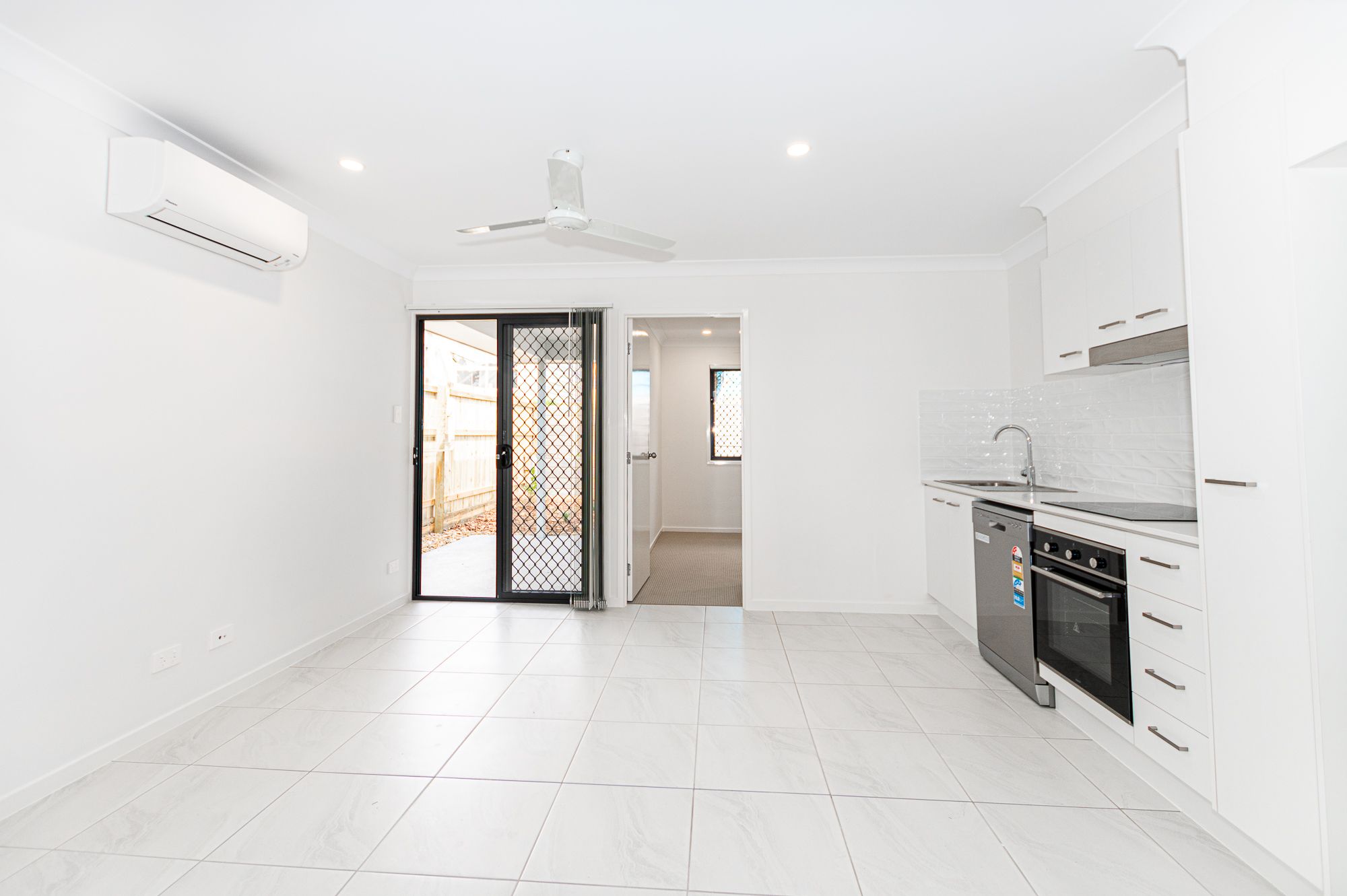 2/4 Edgar Street, Morayfield, QLD 4506