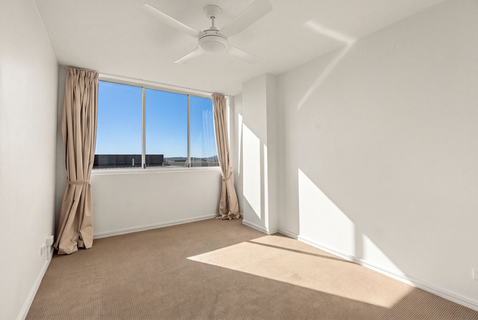 22/341 Bowen Terrace — photo 14 of 21