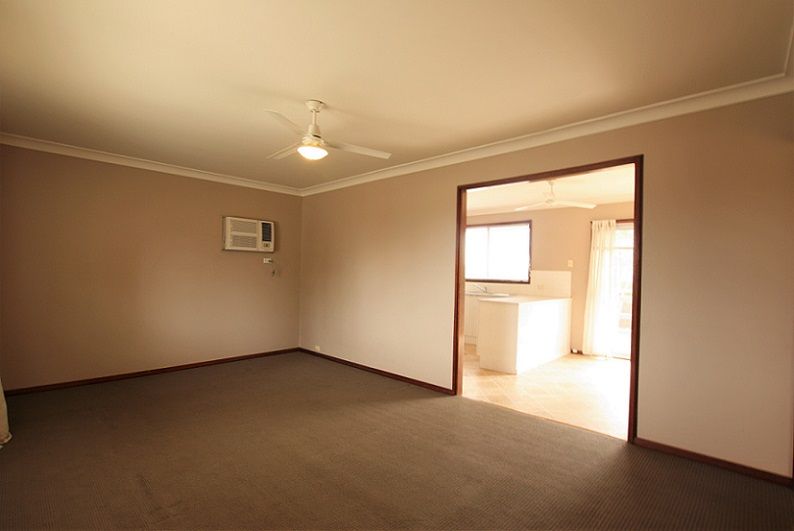 8 Lochee Place, Minto, NSW 2566