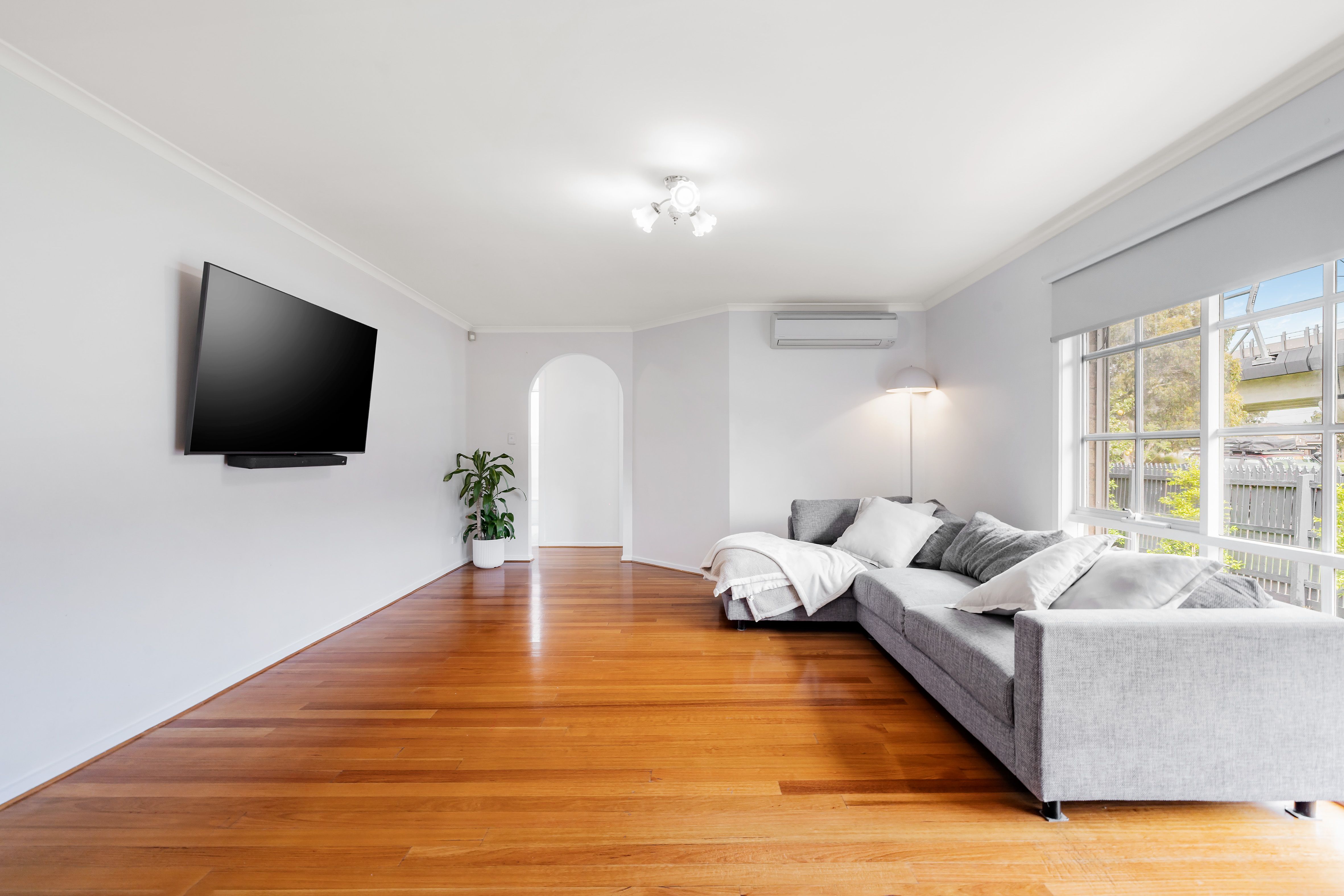 2/1 Rayhur Street — photo 4 of 10