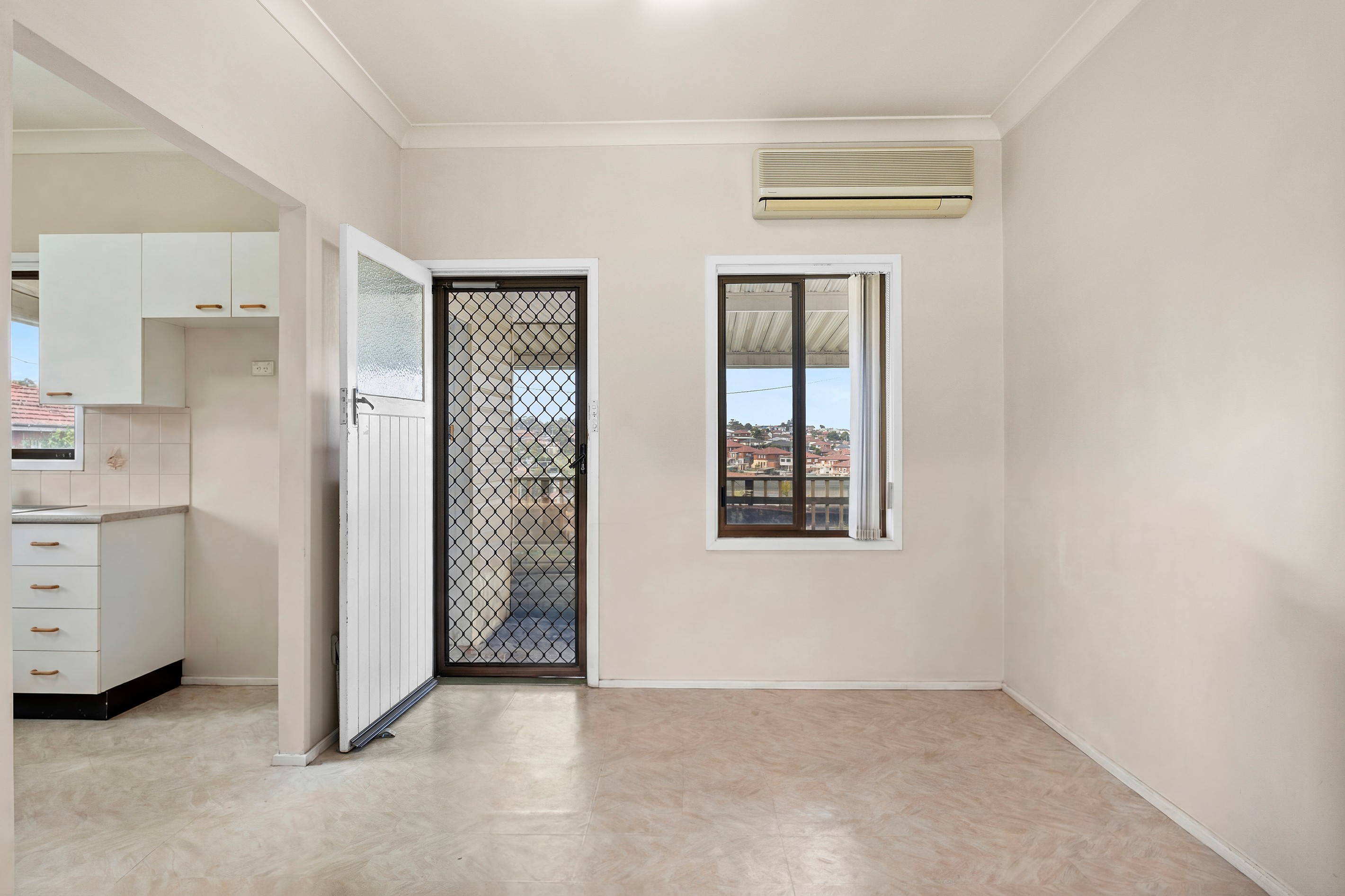 4 Trevor Avenue, Lake Heights, NSW 2502