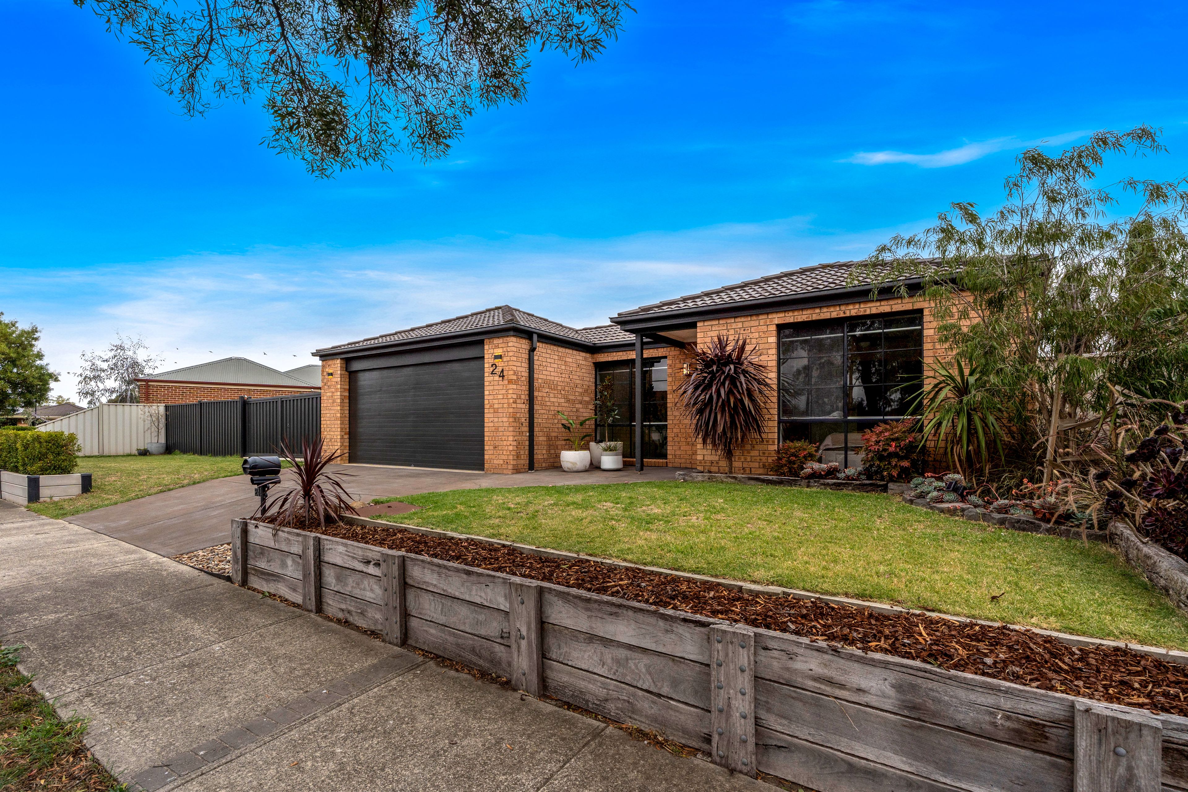 24 Stoneleigh Place, Craigieburn, VIC 3064