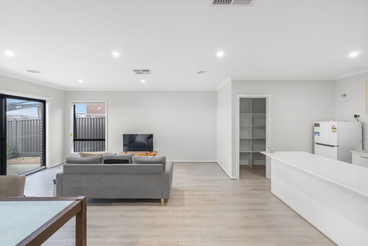 35 Hutchinson Drive, Lucas, VIC 3350