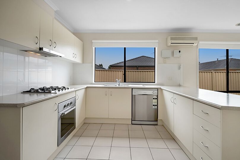 8 Dobson Avenue, South Morang, VIC 3752
