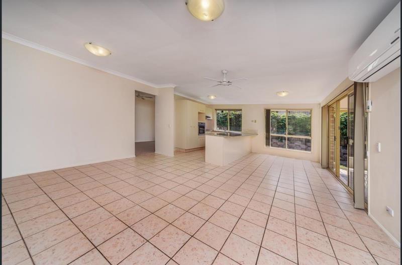 1 County Close, Parkwood, QLD 4214